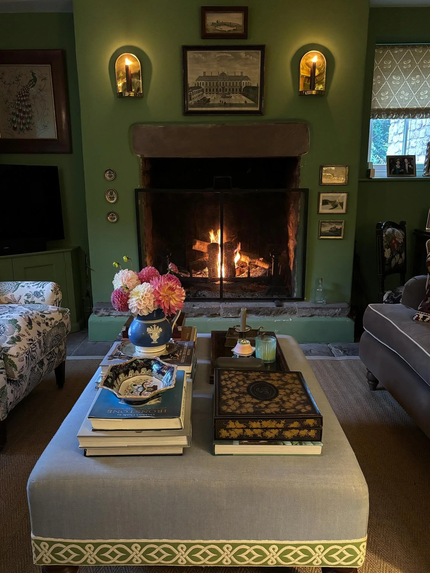 The joy of changing seasons! The cottage feels different as we start using this cosiest of rooms every night from autumn onwards. It&rsquo;s definitely an autumn / winter room - I love it so much when the candles are lit and the fire is roaring. 😊