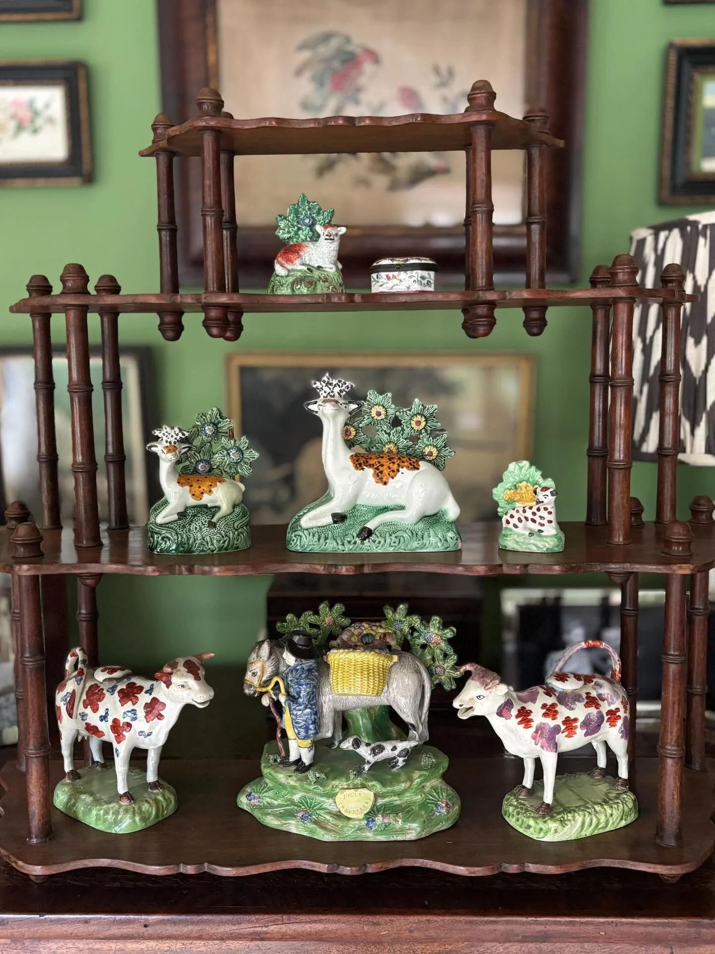 FOR SALE An excellent French four-tiered &eacute;tag&egrave;re with faux bamboo supports and scalloped shelves. It is a marvellous freestanding shelf for displaying antique treasures! 

It is in really good, robust condition. There is a scuff / shall