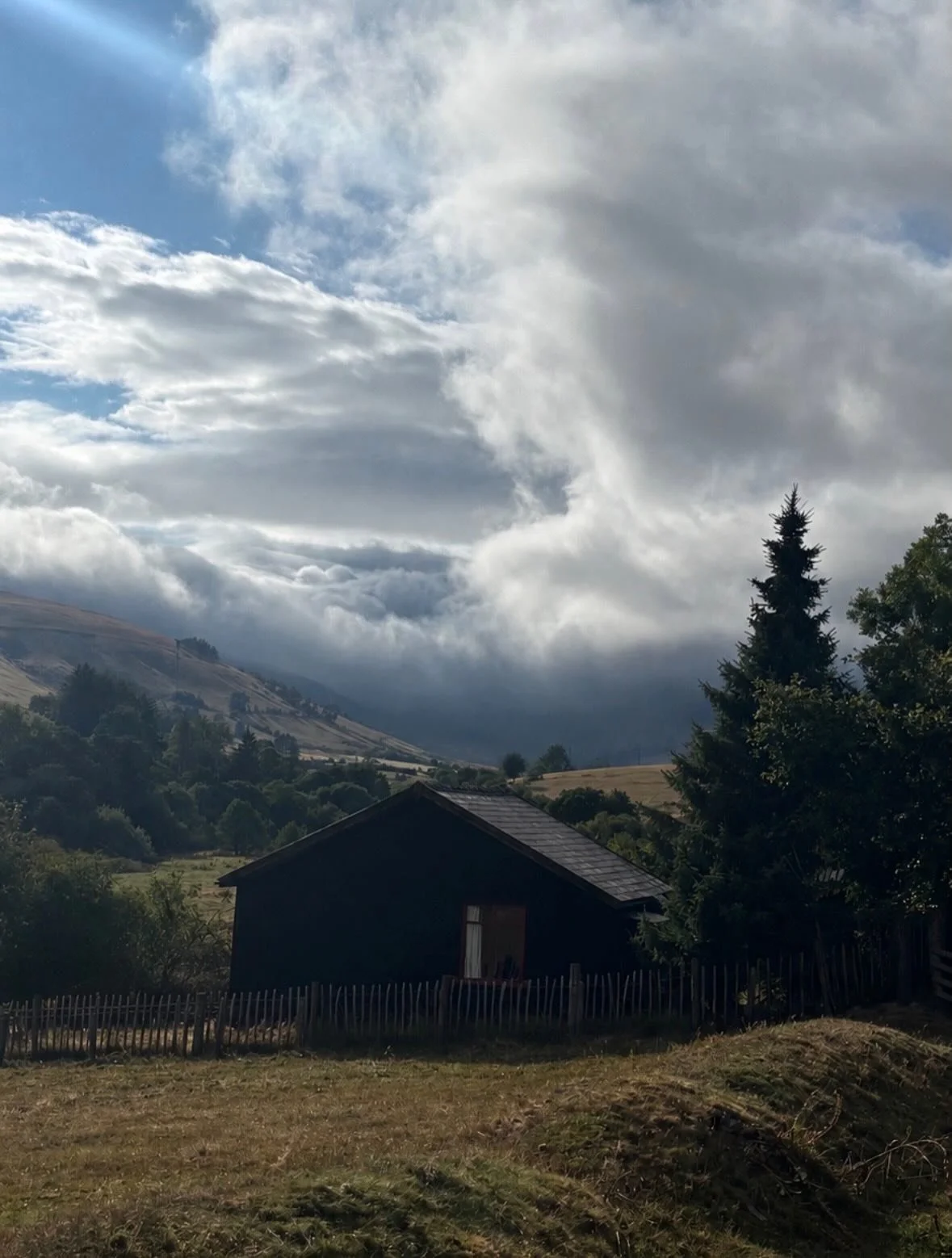 The drama! 🤩

#berwynmountains #cocktailhour