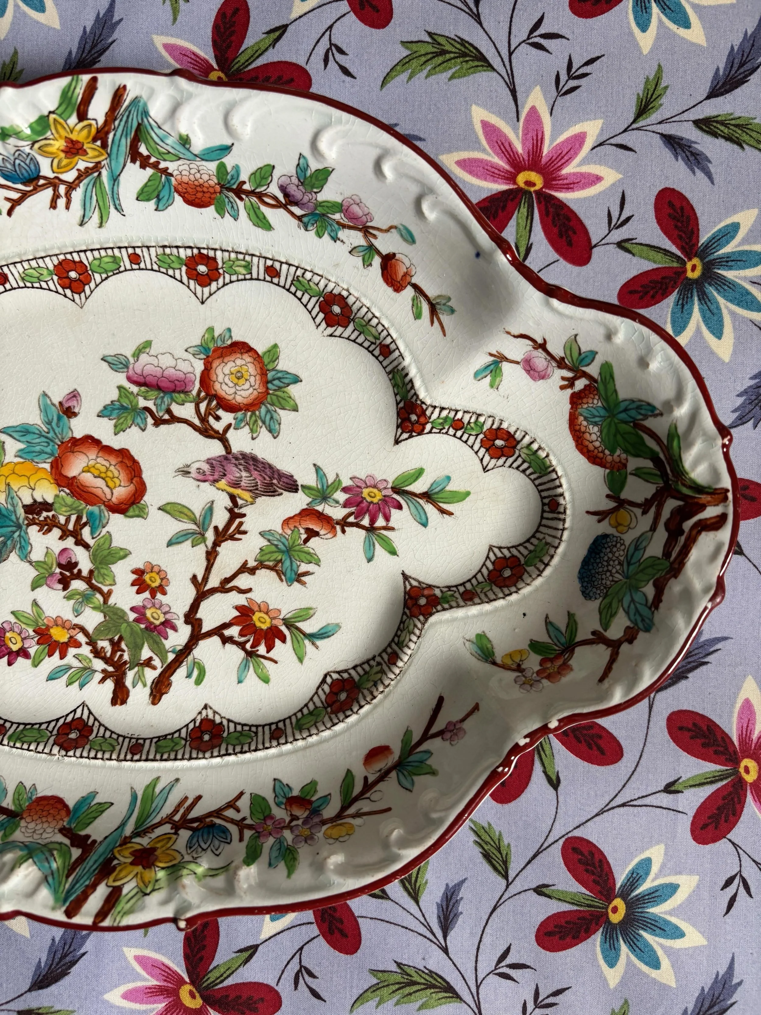 FOR SALE An antique Wedgwood moulded and shaped dish, transfer printed with hand colouring. It is decorated in a beautiful Chinoiserie design in a vibrant, fresh colour palette with traditional motifs including peonies and blossoms. It has a scallope