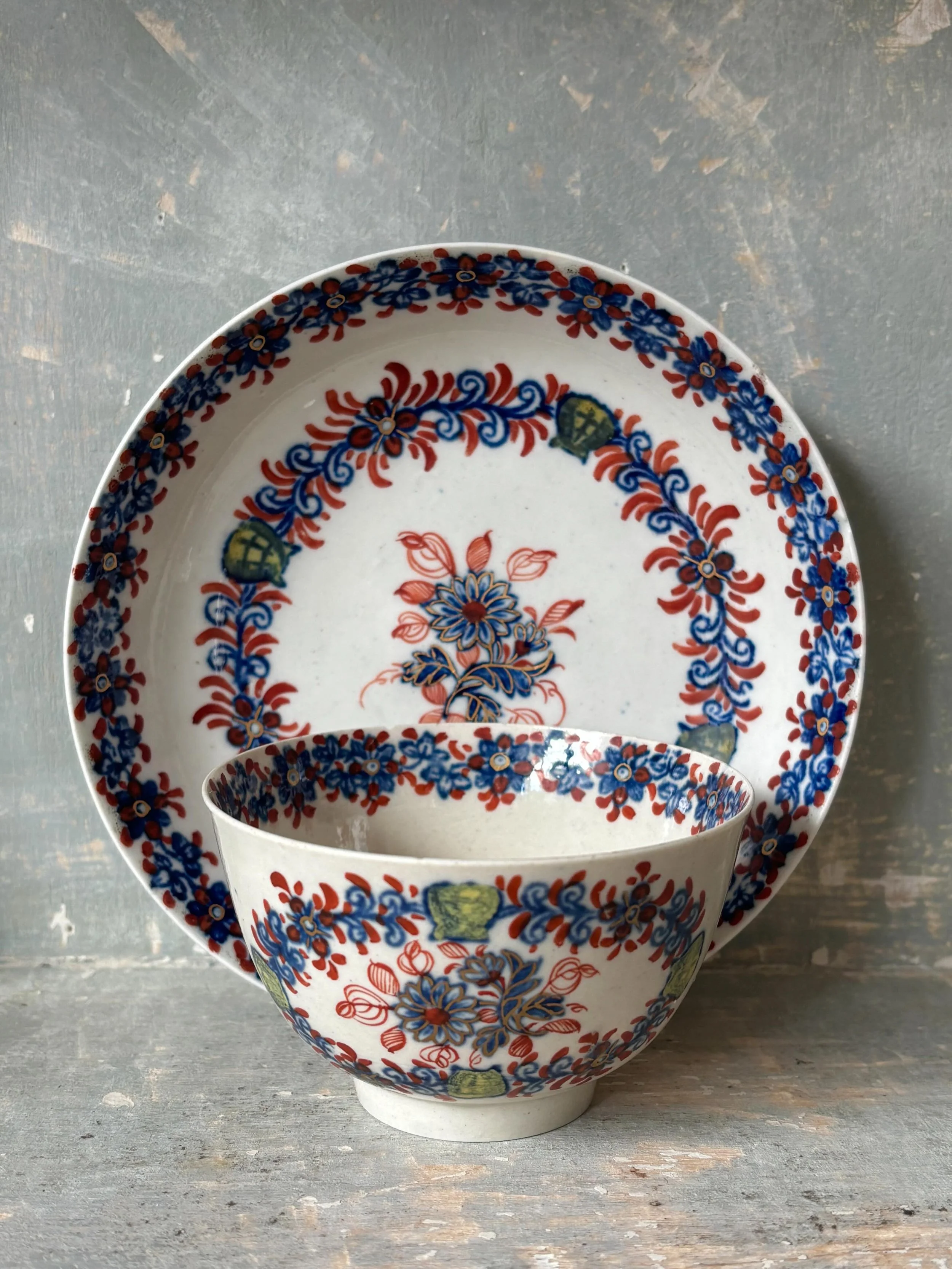 FOR SALE An exquisite 18th century Liverpool finest porcelain tea bowl and saucer, circa 1790. It features the shell and flowerhead pattern which was produced by the renowned Liverpool manufacturer Seth Pennington during the late 18th century. The de