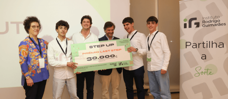 App de educação financeira para jovens vence prémio do Instituto Rodrigo Guimarães