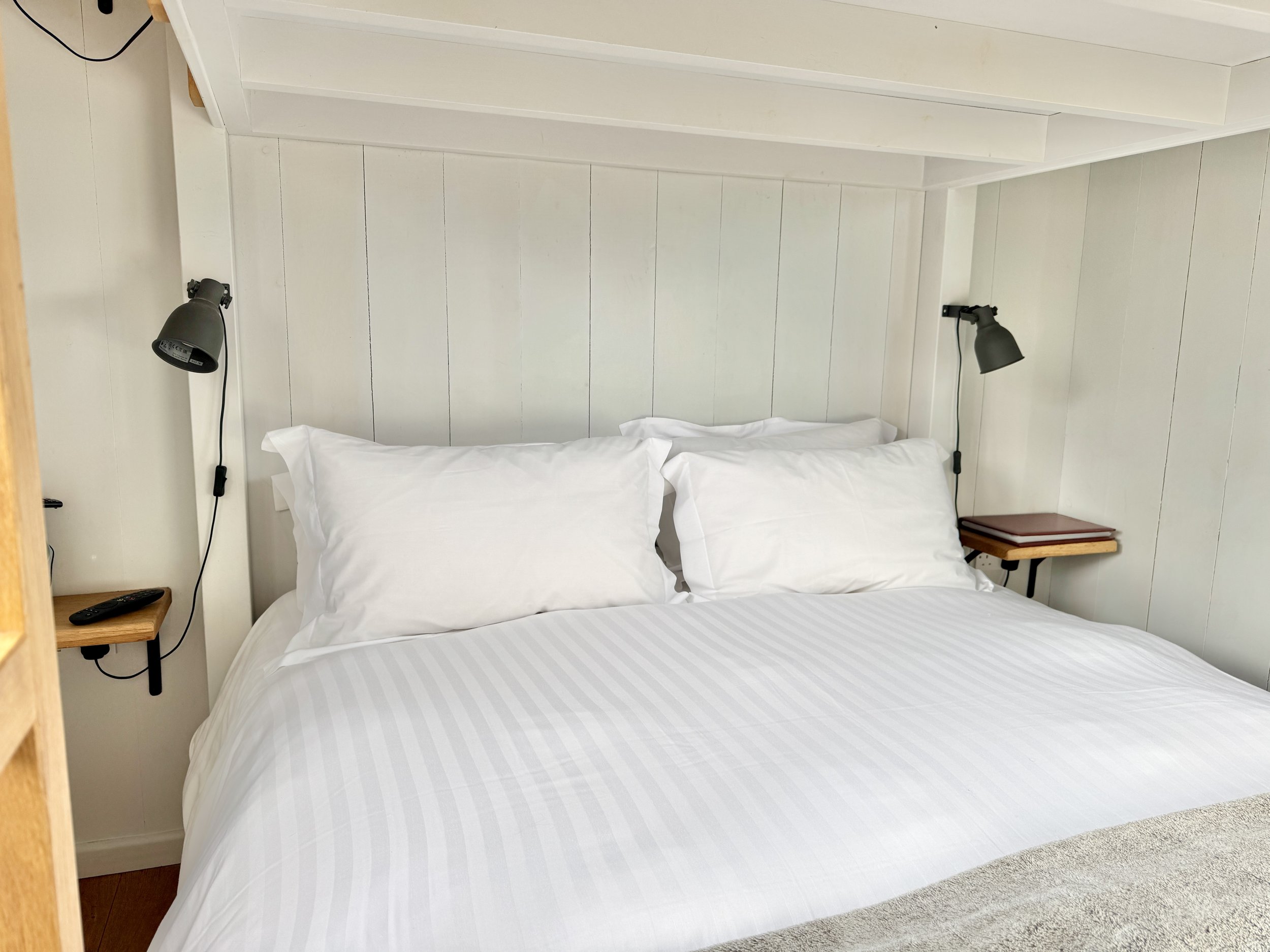 penkenna shepherds hut bedroom81.jpg