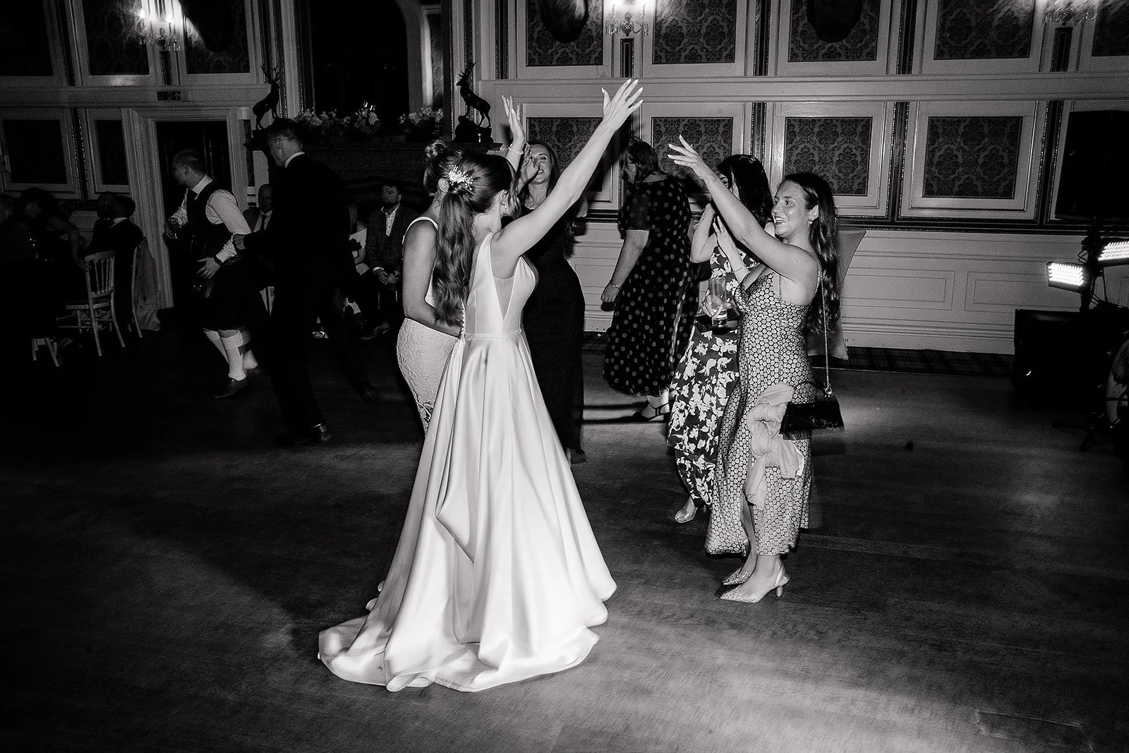 042025Hannah + Ross - Drumtochty Castle - LRP03946.jpg