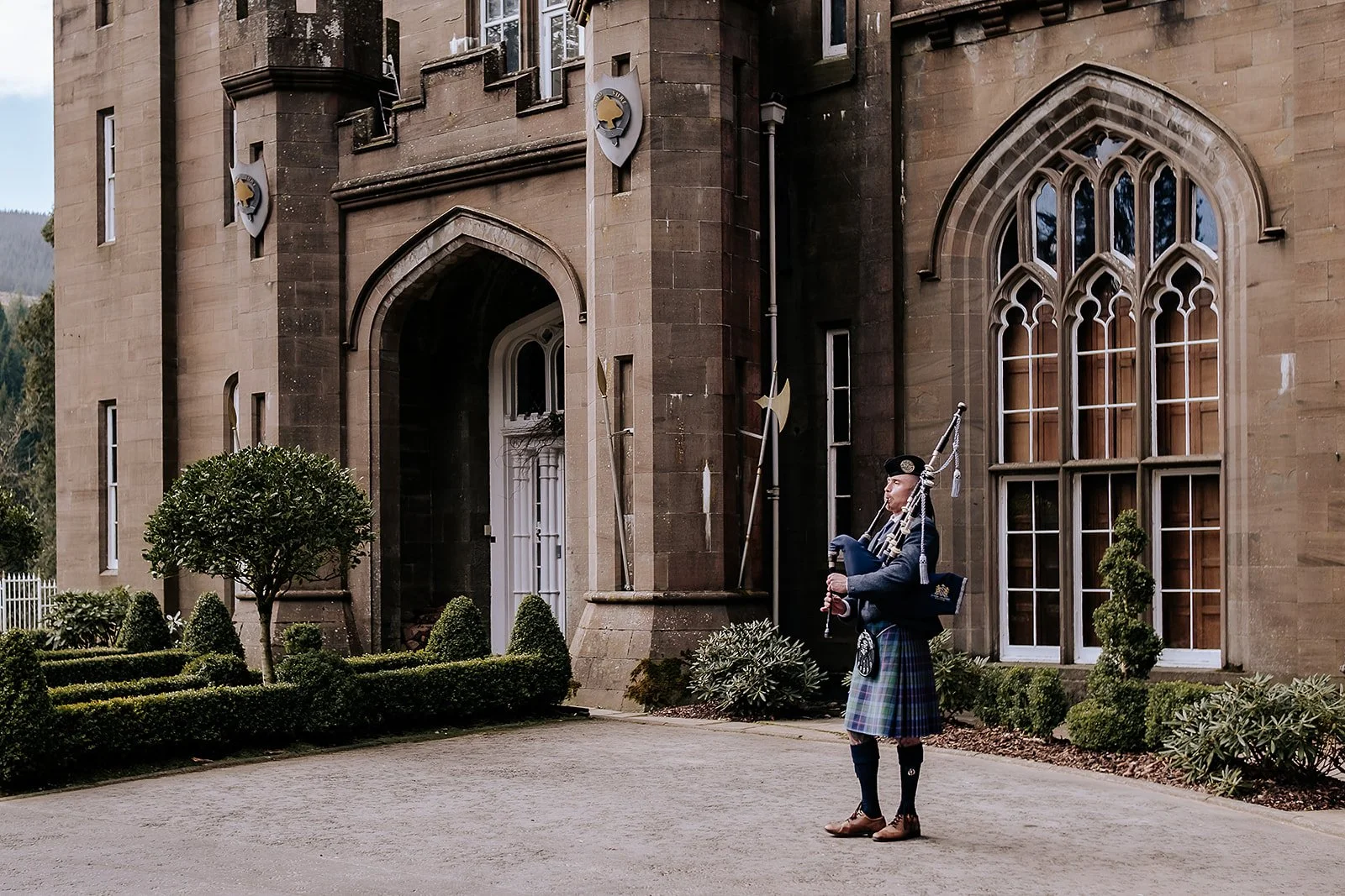 042025Hannah + Ross - Drumtochty Castle - LRP6940.jpg