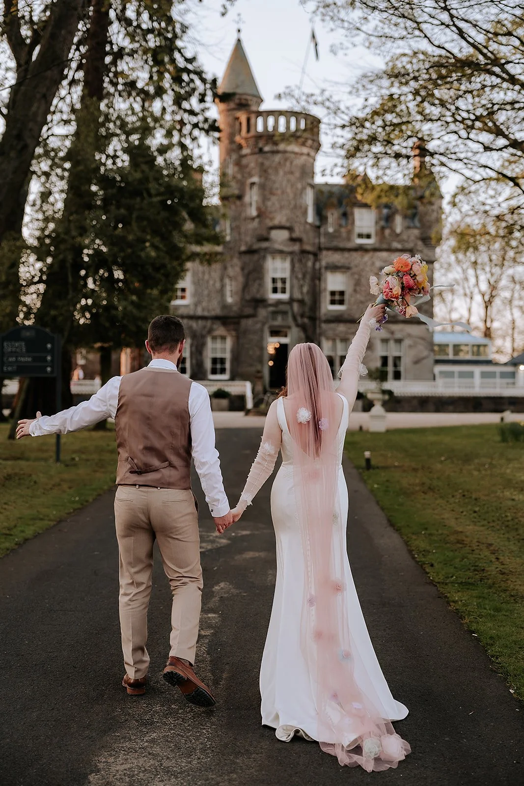 Emma + Rory - Carlowrie Castle - PREVIEWS-124.jpg