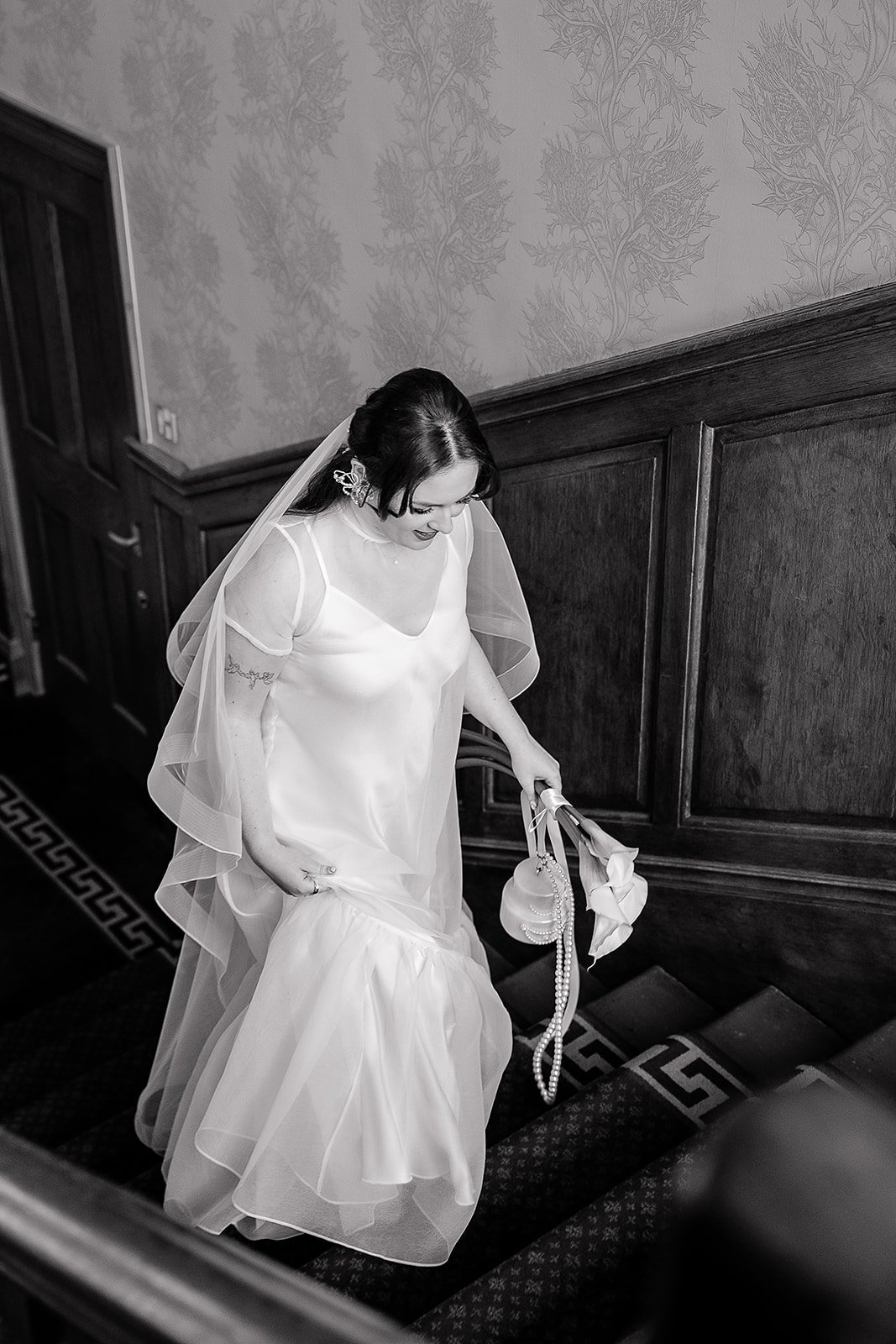 Niamh + Keiran - City Chambers (previews)-2.jpg