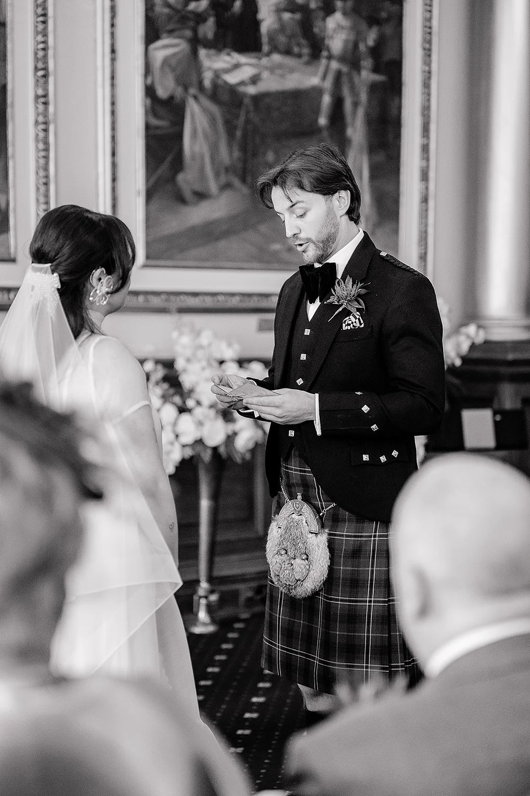 Niamh + Keiran - City Chambers (previews)-12.jpg