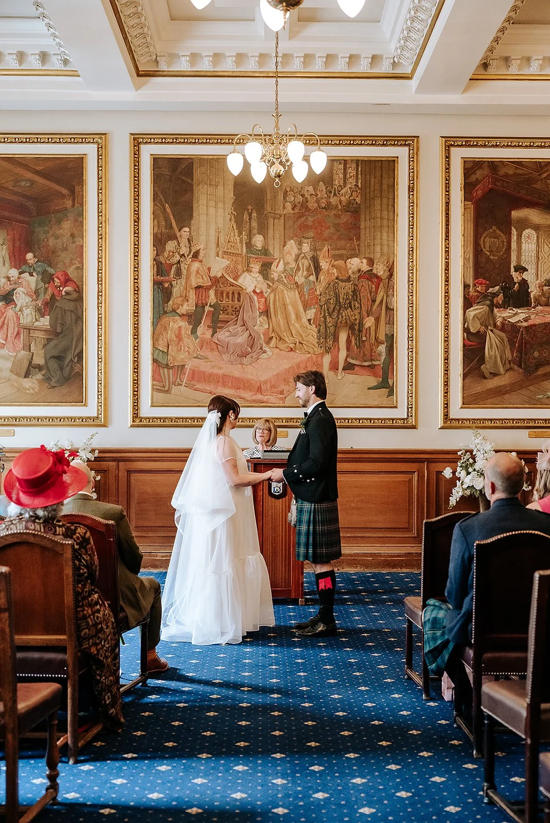Niamh + Keiran - City Chambers (previews)-14.jpg