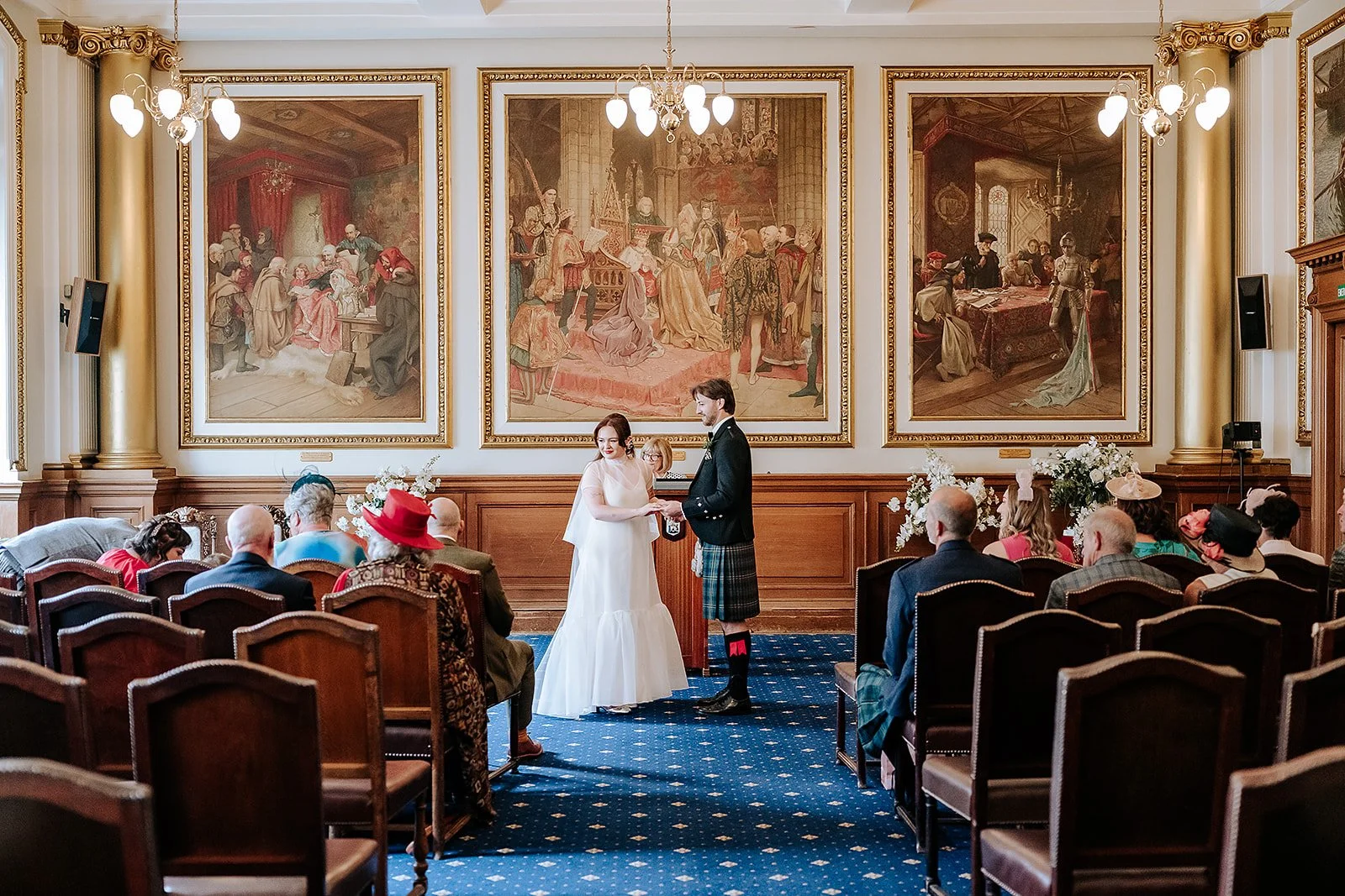 Niamh + Keiran - City Chambers (previews)-15.jpg