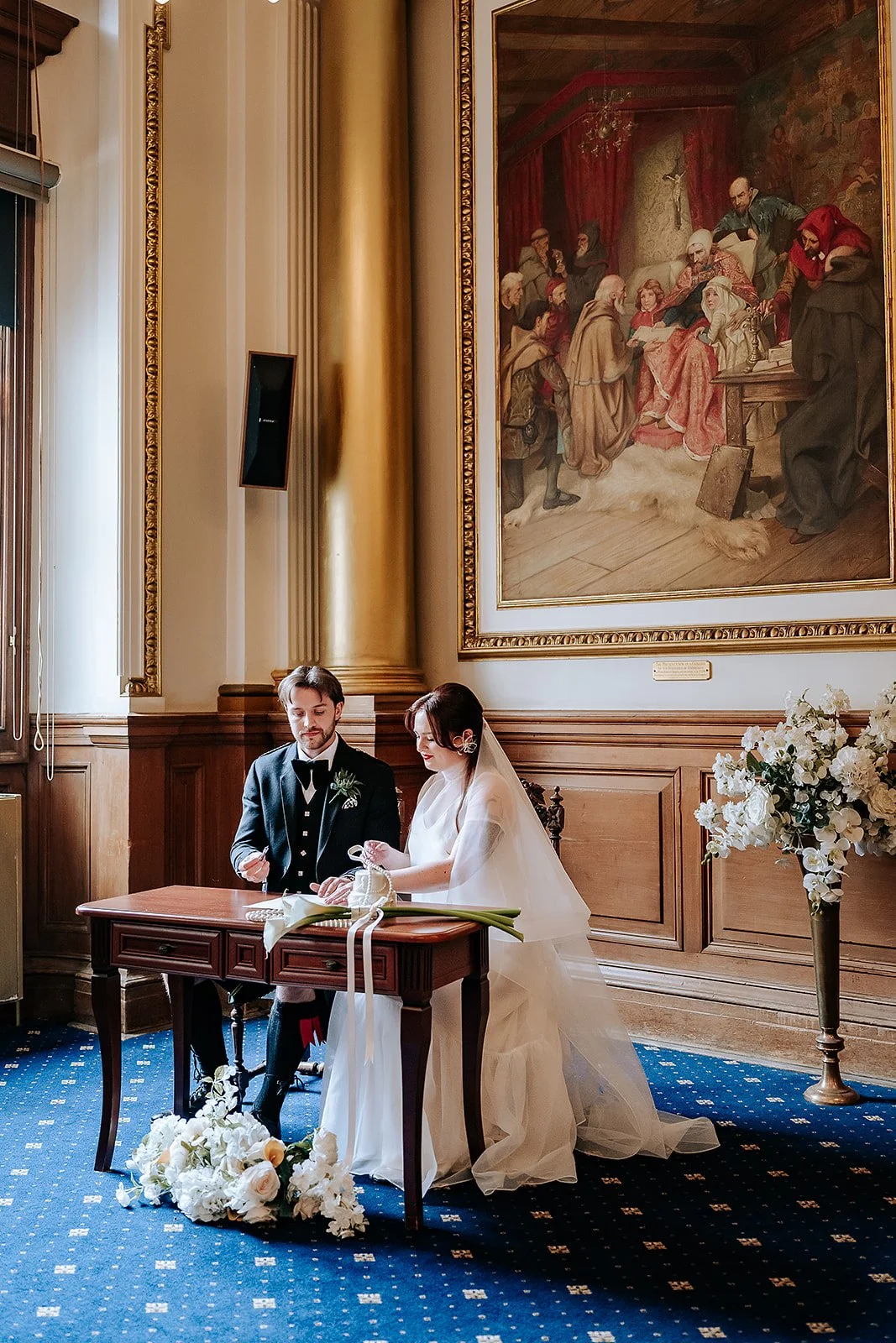 Niamh + Keiran - City Chambers (previews)-17.jpg