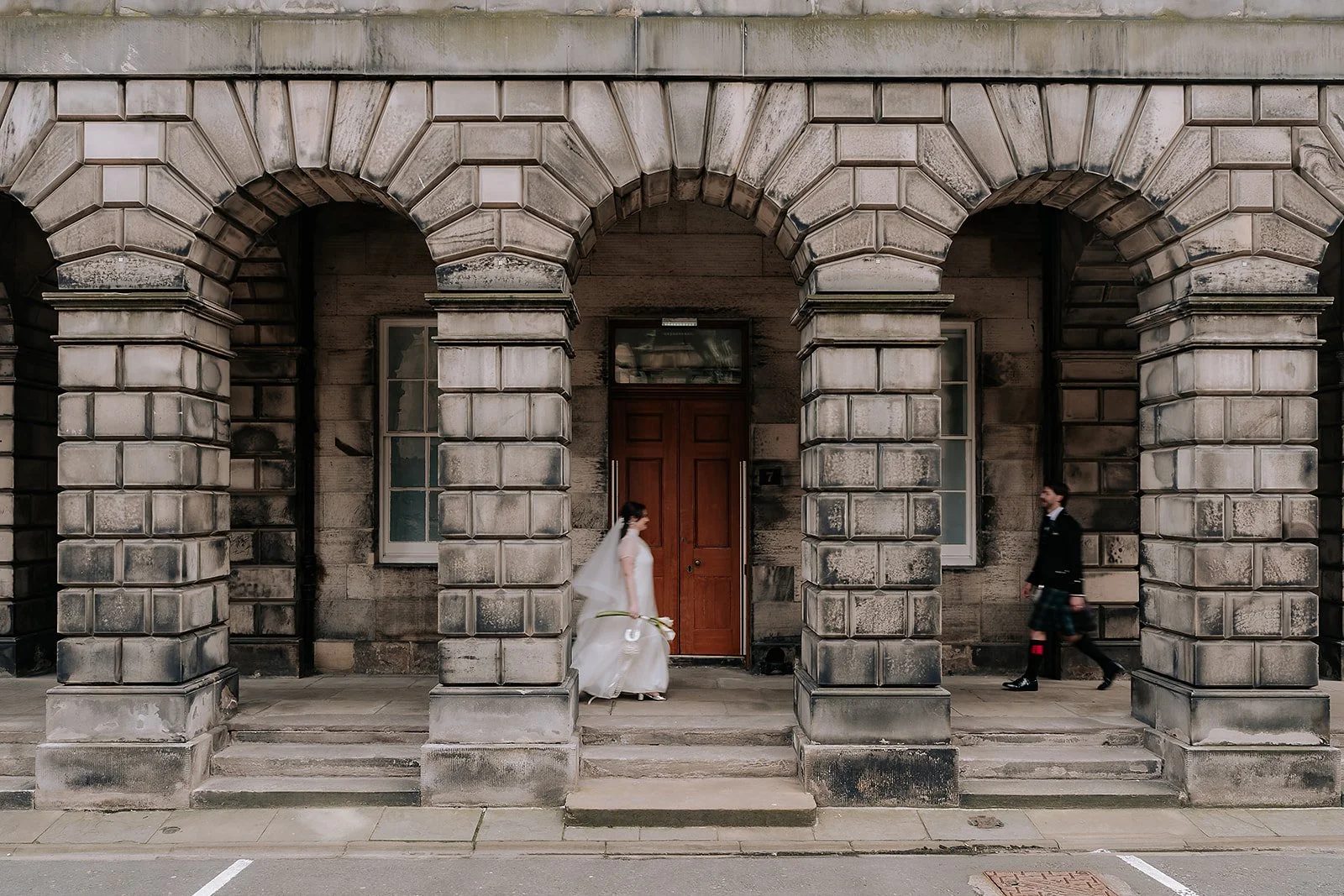 Niamh + Keiran - City Chambers (previews)-31.jpg
