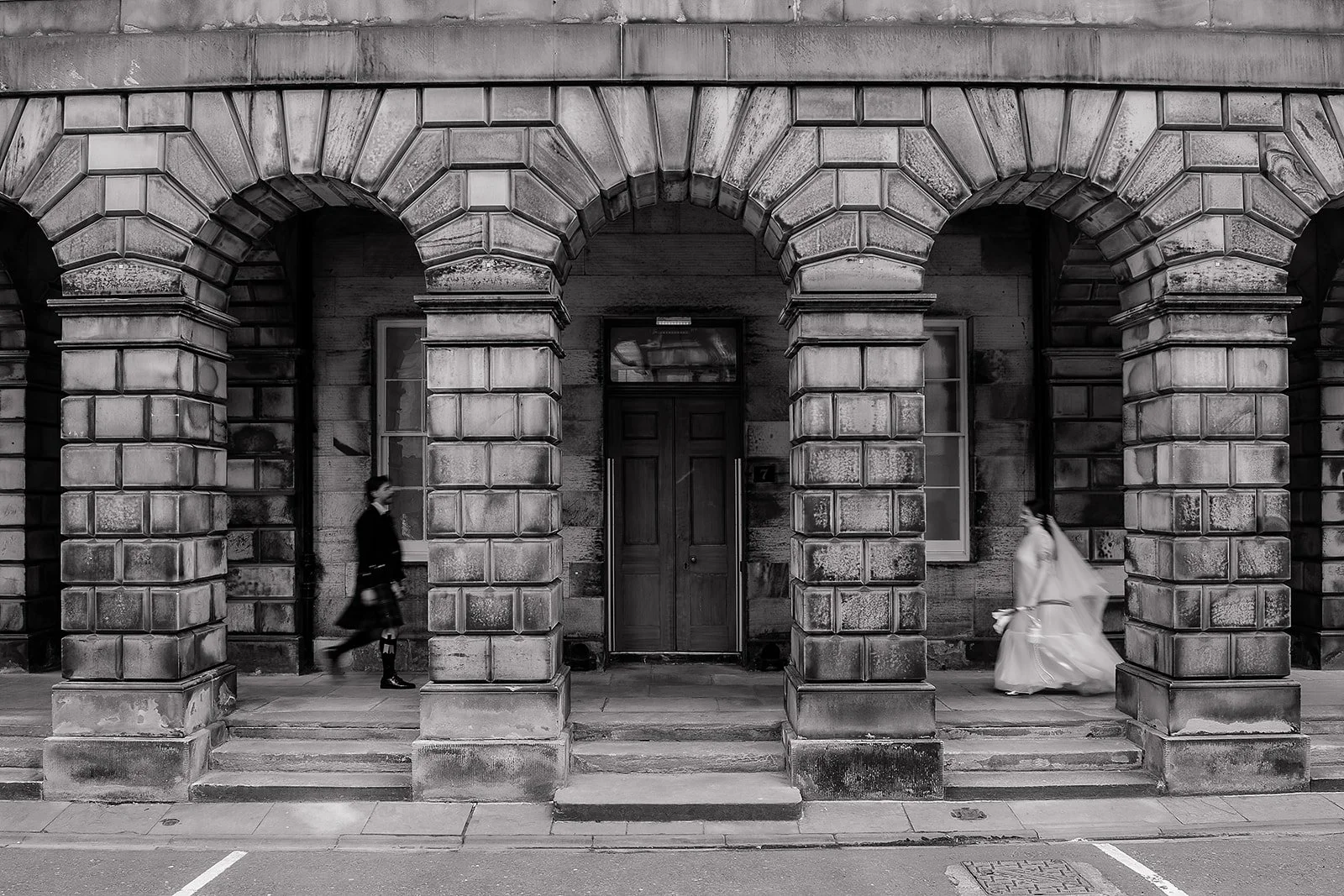Niamh + Keiran - City Chambers (previews)-32.jpg