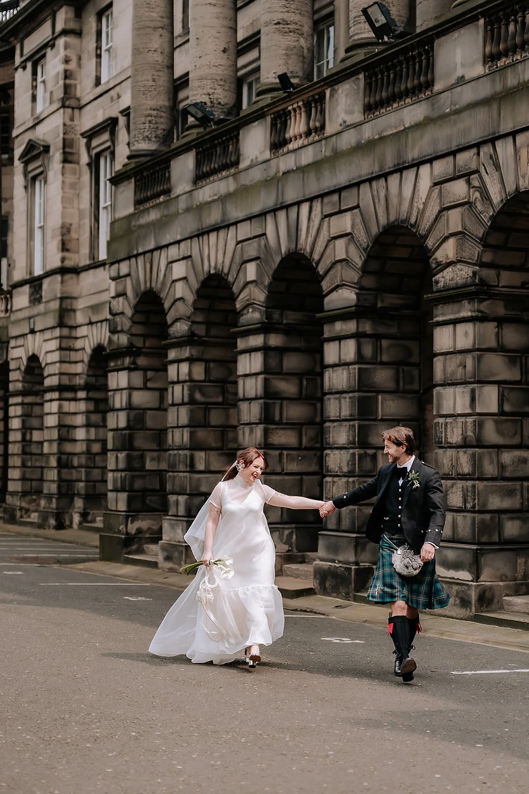 Niamh + Keiran - City Chambers (previews)-33.jpg