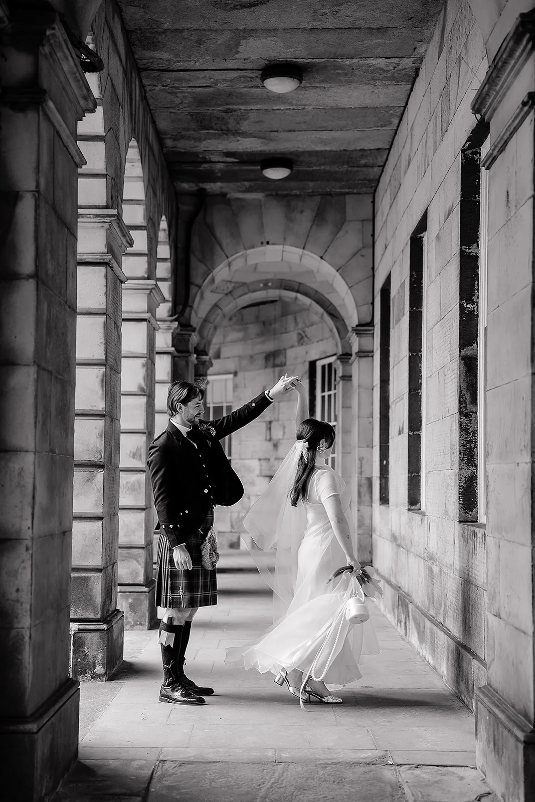 Niamh + Keiran - City Chambers (previews)-35.jpg