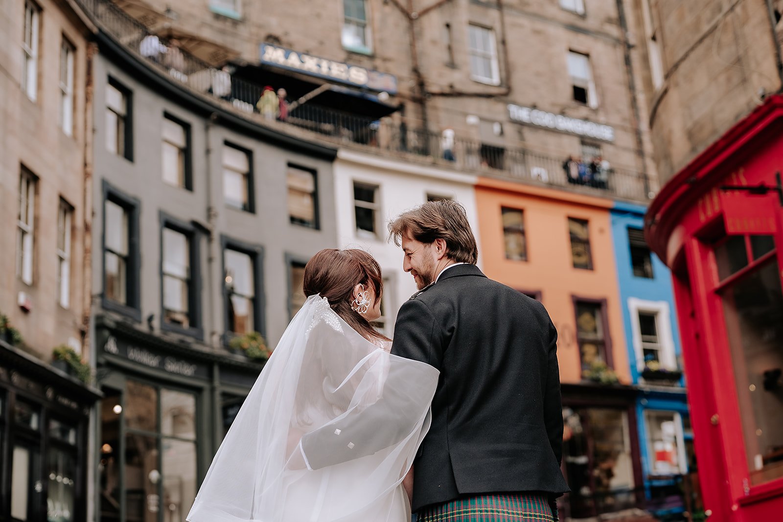Niamh + Keiran - City Chambers (previews)-39.jpg