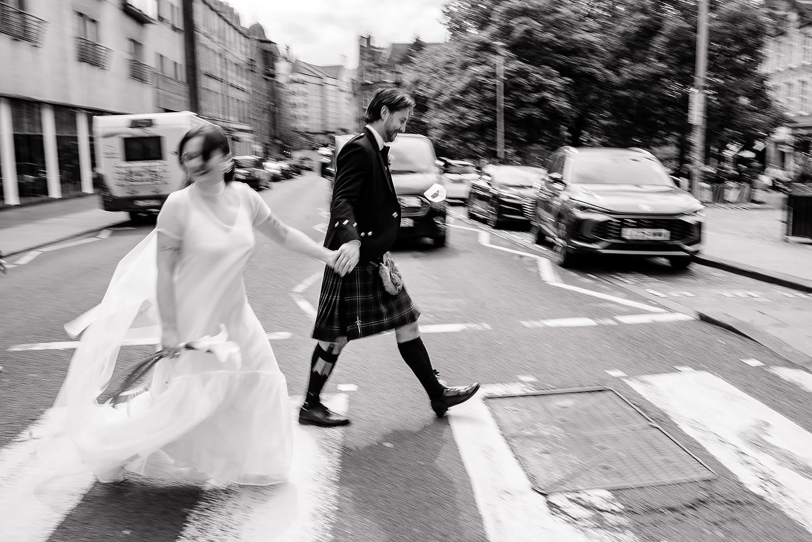 Niamh + Keiran - City Chambers (previews)-47.jpg