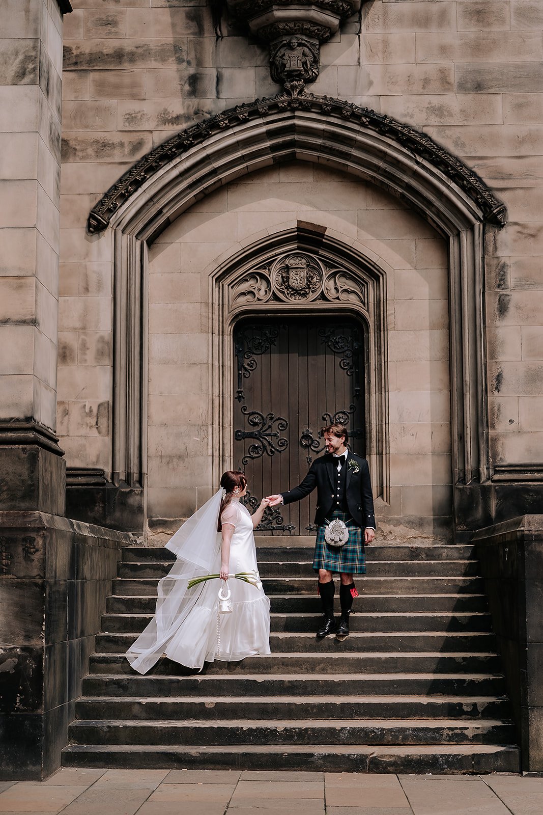 Edinburgh City Chambers wedding by Lou Rob Photo10.jpg