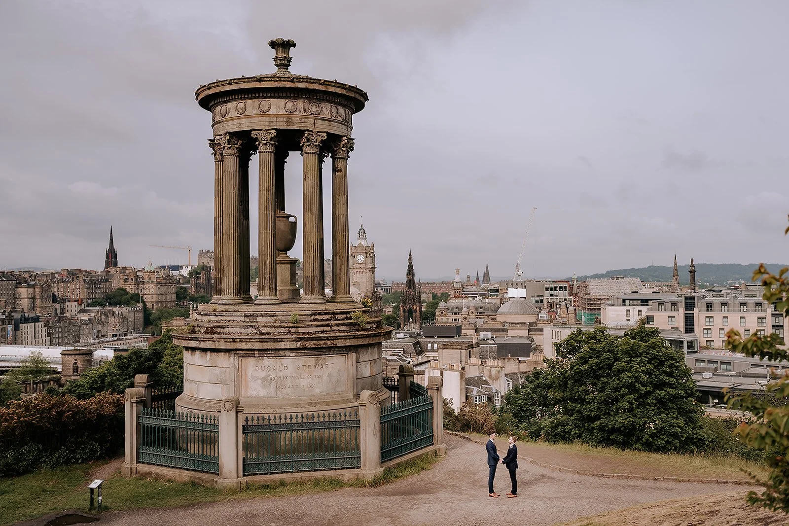 Edinburgh City Chambers wedding by Lou Rob Photo - calton hill wedding