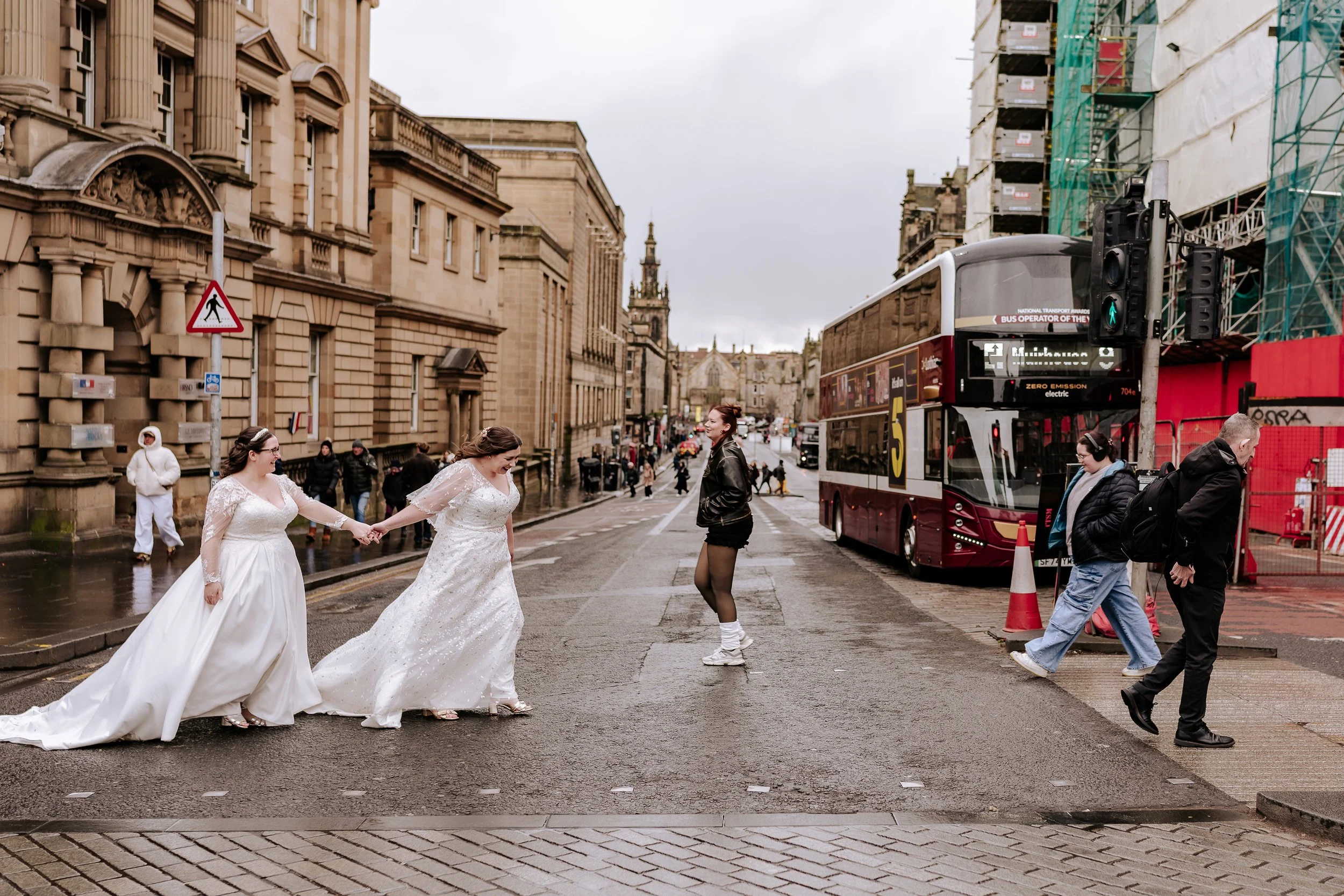 Edinburgh City Chambers wedding by Lou Rob Photo62.jpg