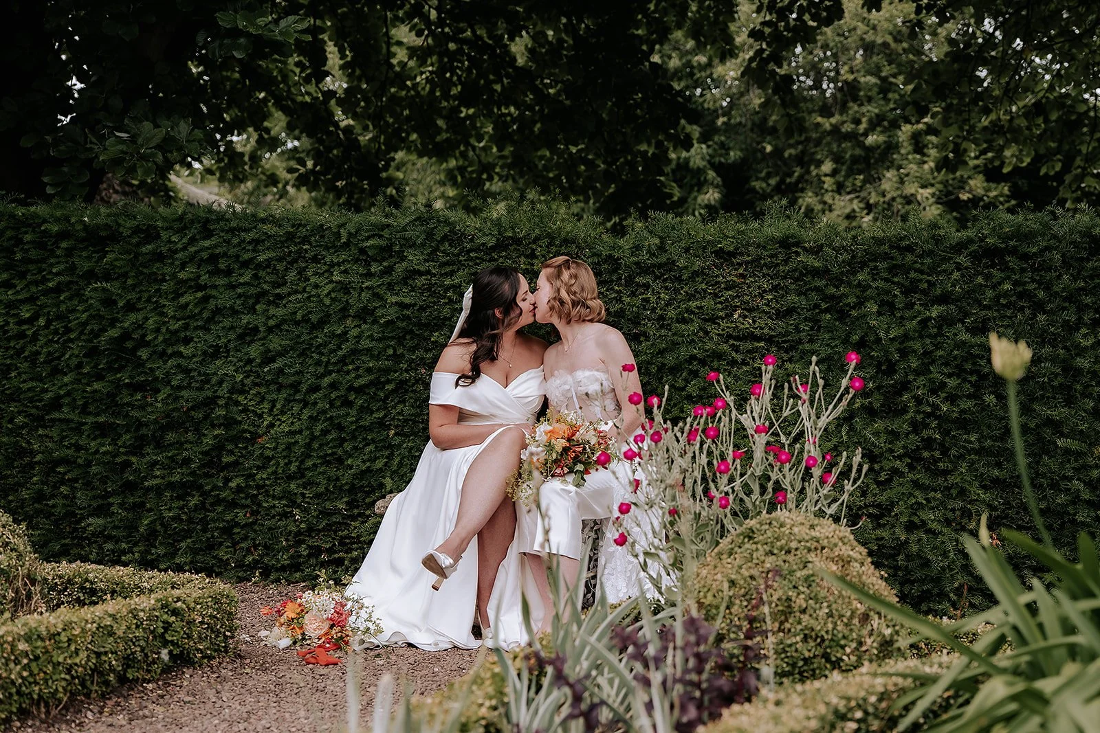 wedding couple in edinburgh garden