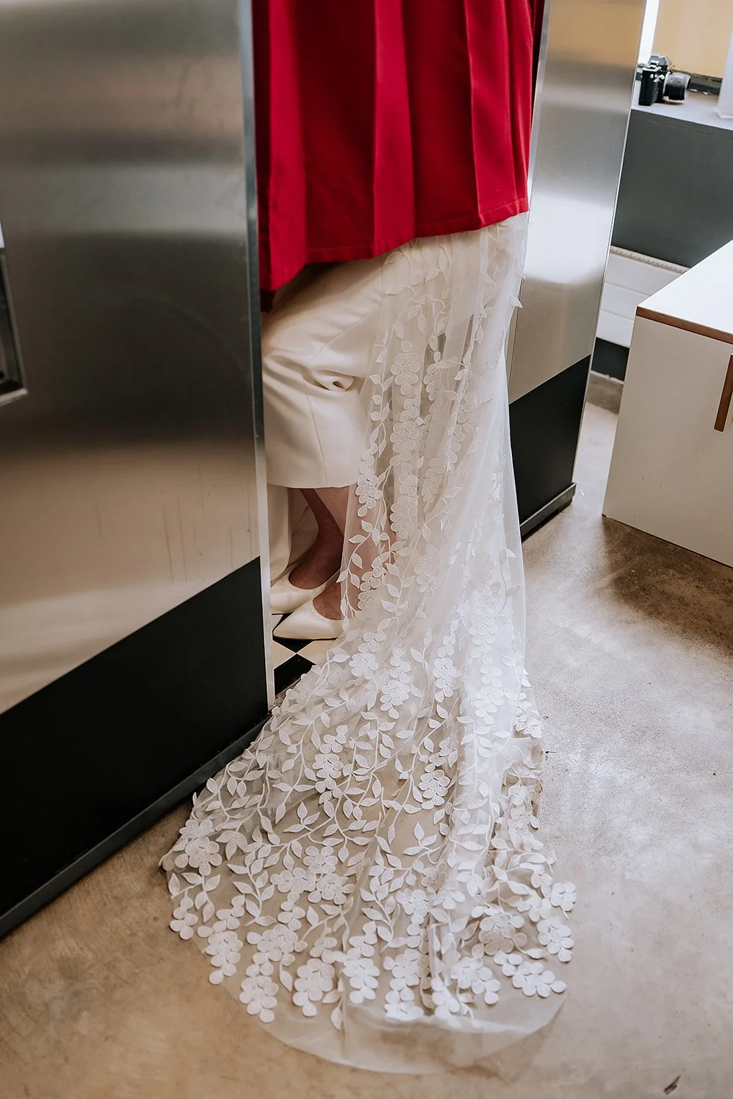 Edinburgh City Chambers wedding by Lou Rob Photo74.jpg