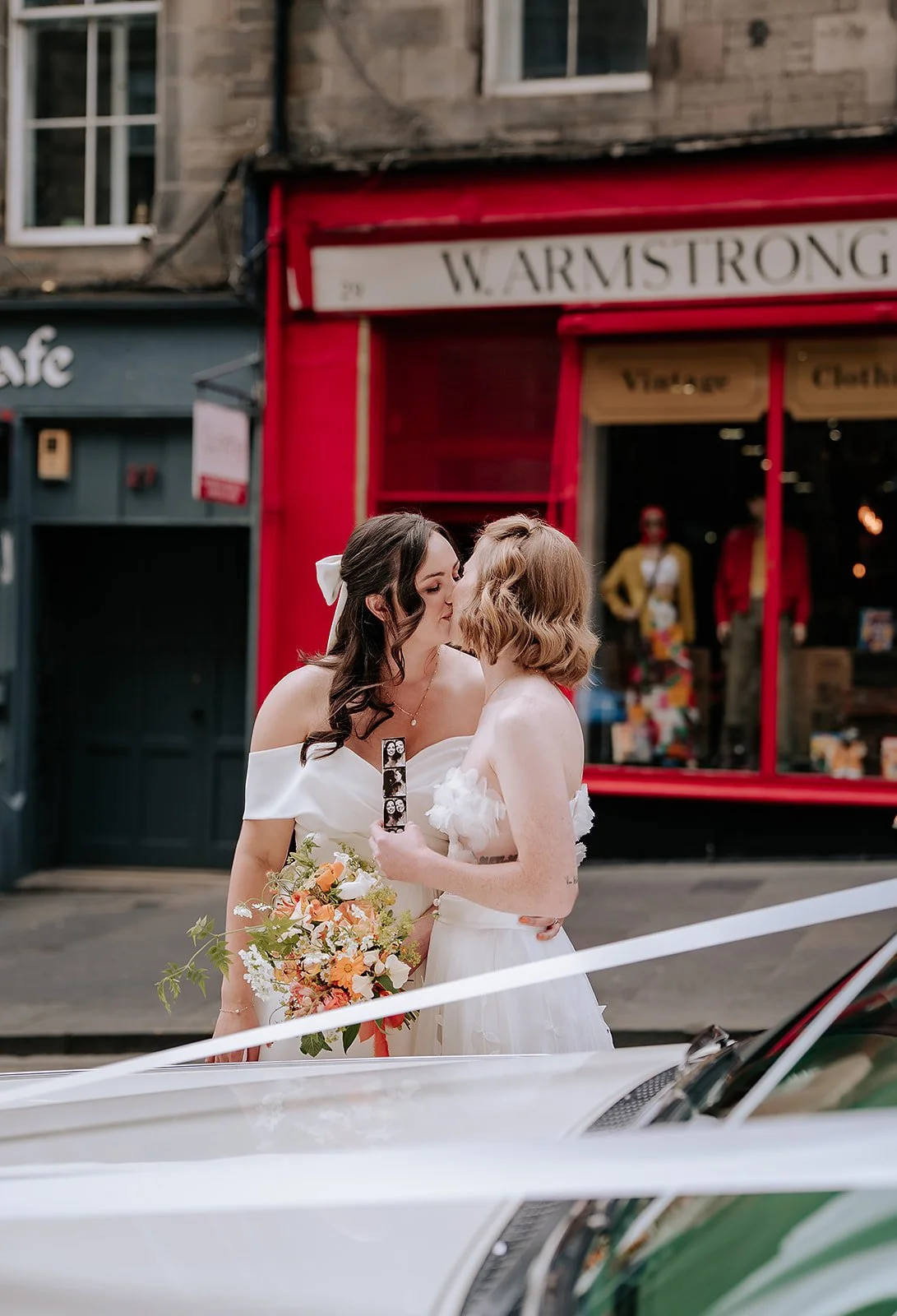 Edinburgh City Chambers wedding by Lou Rob Photo75.jpg