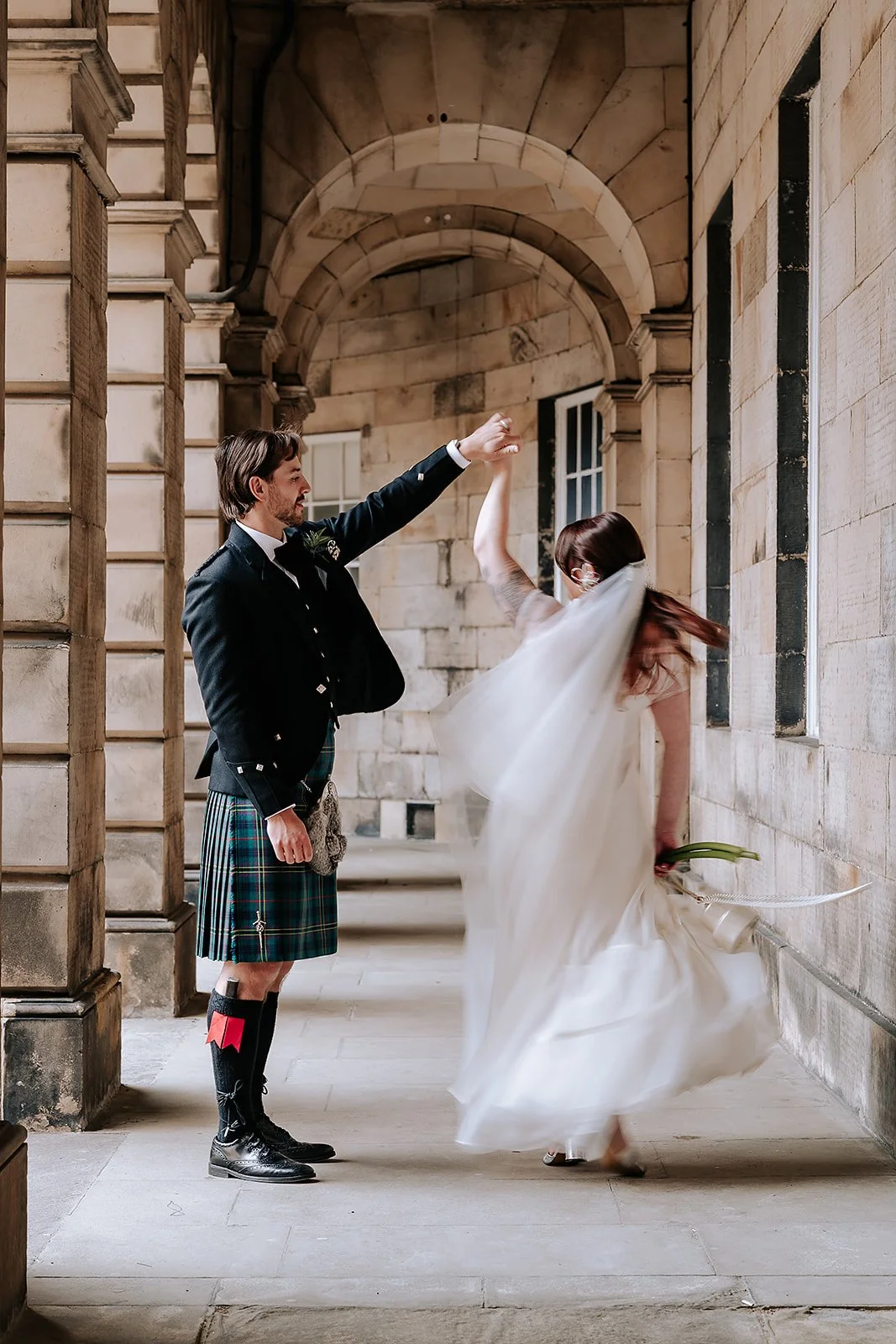 Edinburgh City Chambers wedding by Lou Rob Photo85.jpg