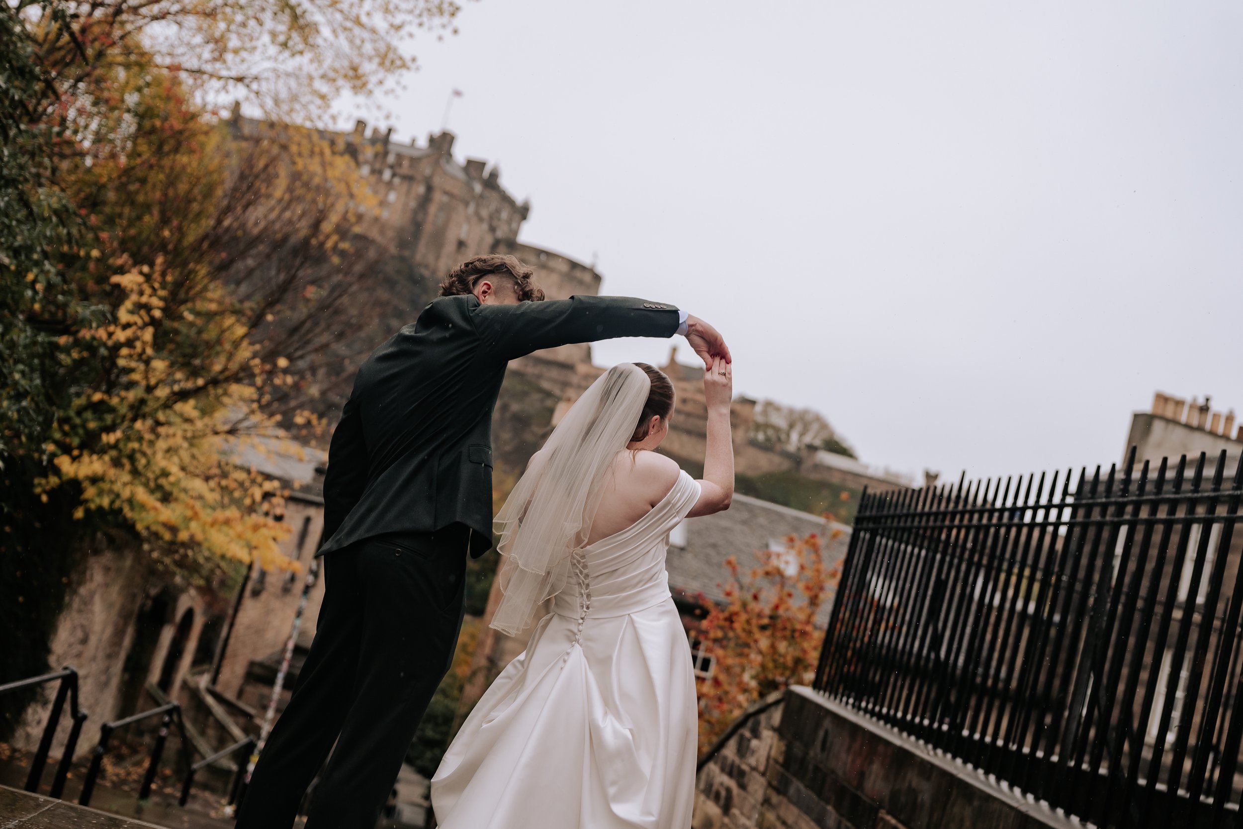 Edinburgh City Chambers wedding by Lou Rob Photo89.jpg
