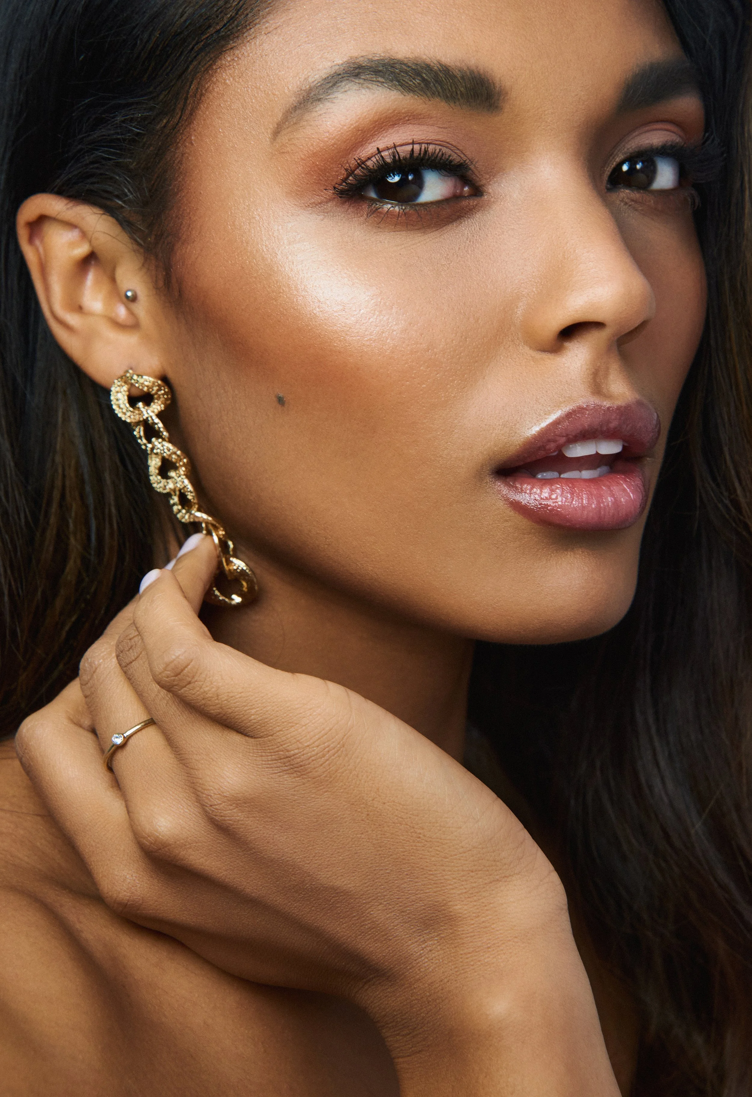 Timeless Elegance in Every Brushstroke - Julia Jeckell