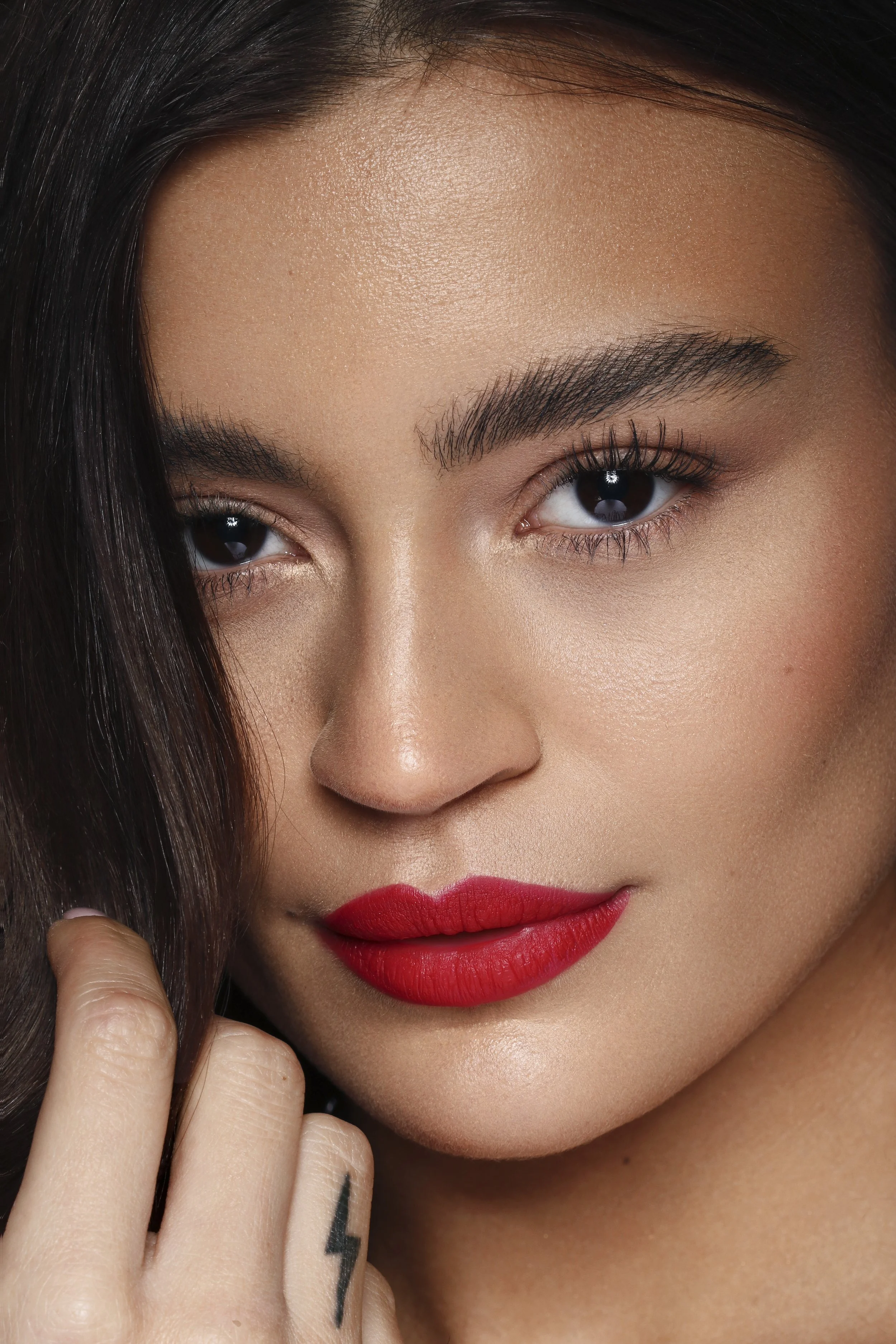 Radiate Confidence through Julia Jeckell's Makeup