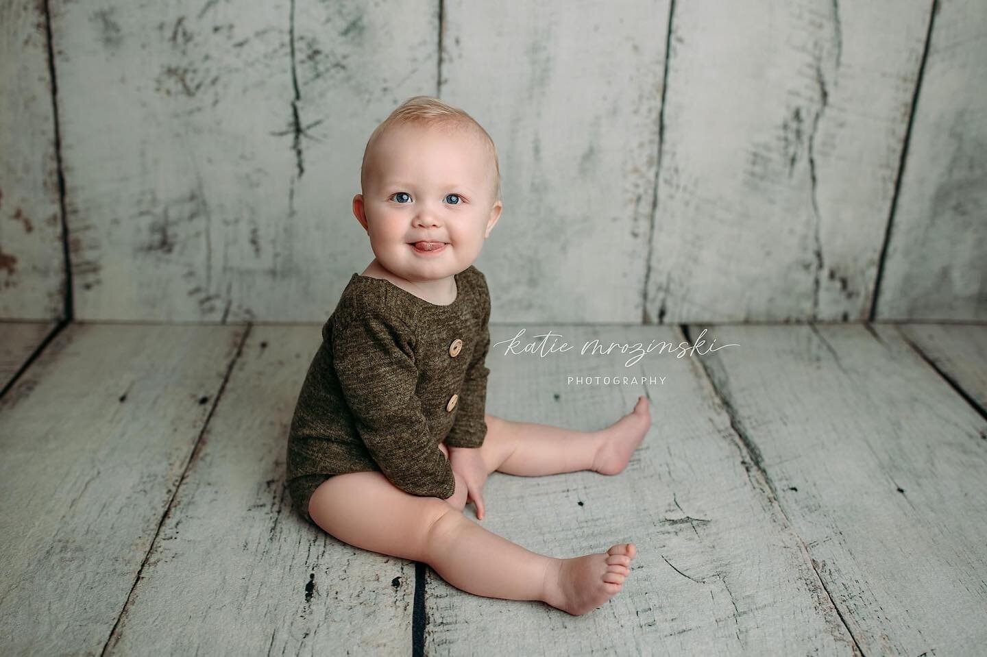 Kirby was such a ham modeling some of my sitter milestone outfits for me...that tongue just kept coming out!  This age is so full of personality, don't forget to book your session to capture it! 

#newcarlisleindianaphotographer #southbendindianaphot