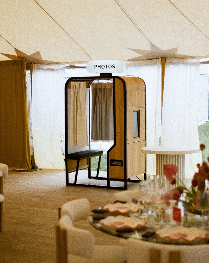 This enclosure was meant for this wedding.
.
with @shannonleahyevents in DC
.
Shot on Nikon F100 with Lomo 800
