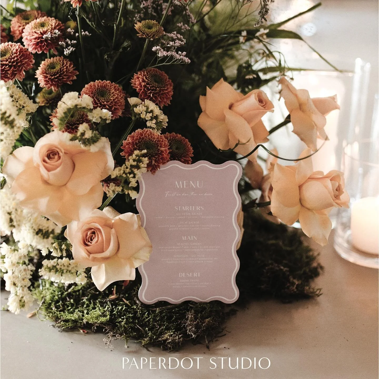 | W E D D I N G S H O O T 📷🤍| 
Wat een fijne samenwerking met deze trouwleveranciers. Een prachtig eindresultaat! 

Concept: @hannawursten.photography en @bloemenzojoyce
Styling en bloemen: @bloemenzojoyce
Jurk: @carlacouturewedding
Locatie: @Netlp