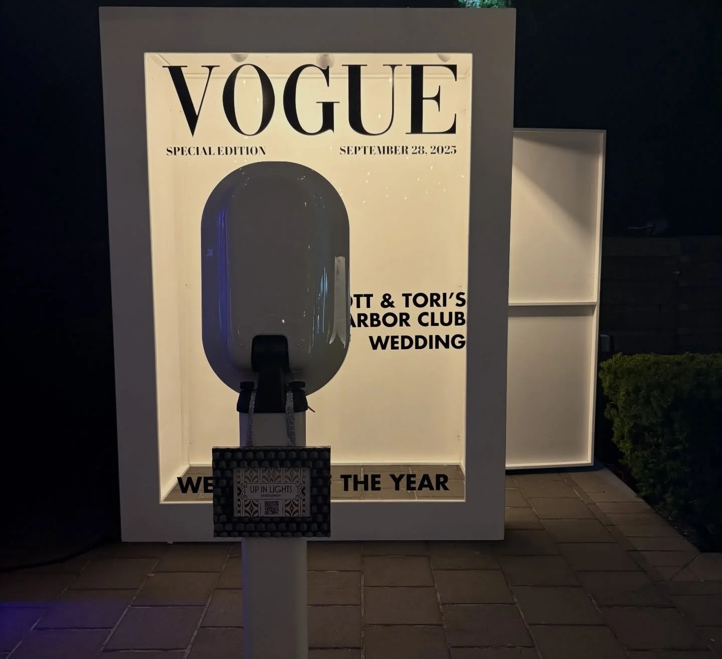 If Vogue had a photo booth&hellip; this would be it 💋📷
Strike a pose and walk away with magazine-worthy memories.

Book @upinlightsentertainment and
@sjb_events to collab and create this experience!💎 📸 

#photobooth #weddinginspo #eventphotograph