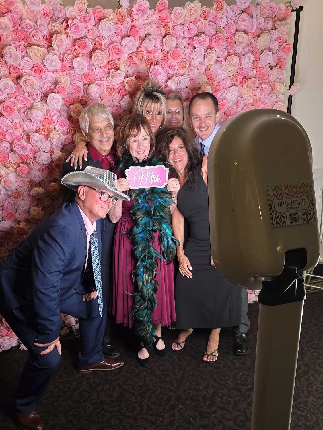 Life is too short for boring pictures-Strike a pose, make a memory! 📸@flowerfieldcelebrations 
❤️👰🏻 🤵🏻❤️

#weddinginspiration #partyinspo #weddingphotography #photobooth #selfiebooth #eventphotography #makingmemories #femalebusinessowner