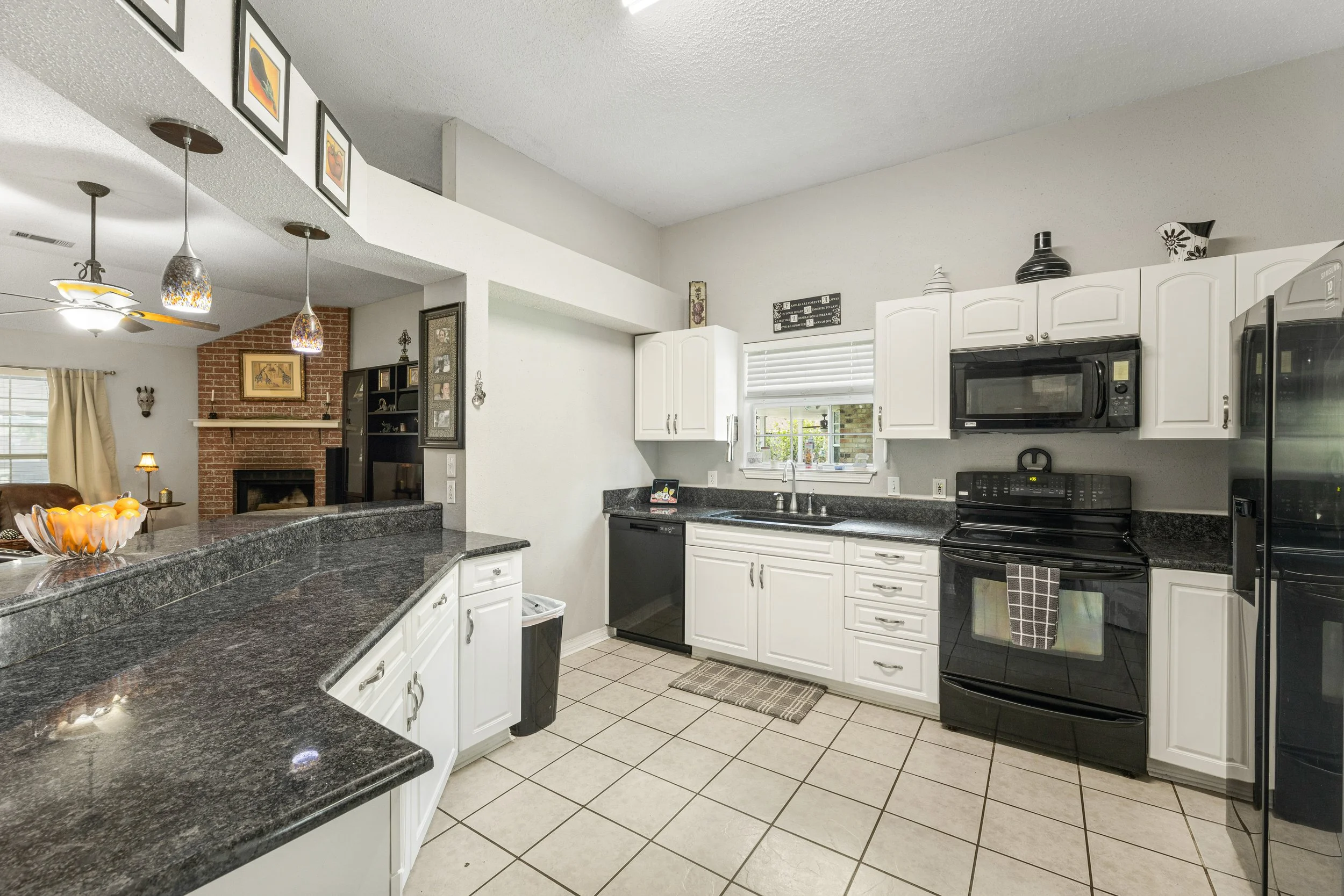 150 Moonraker Drive - 7.jpg