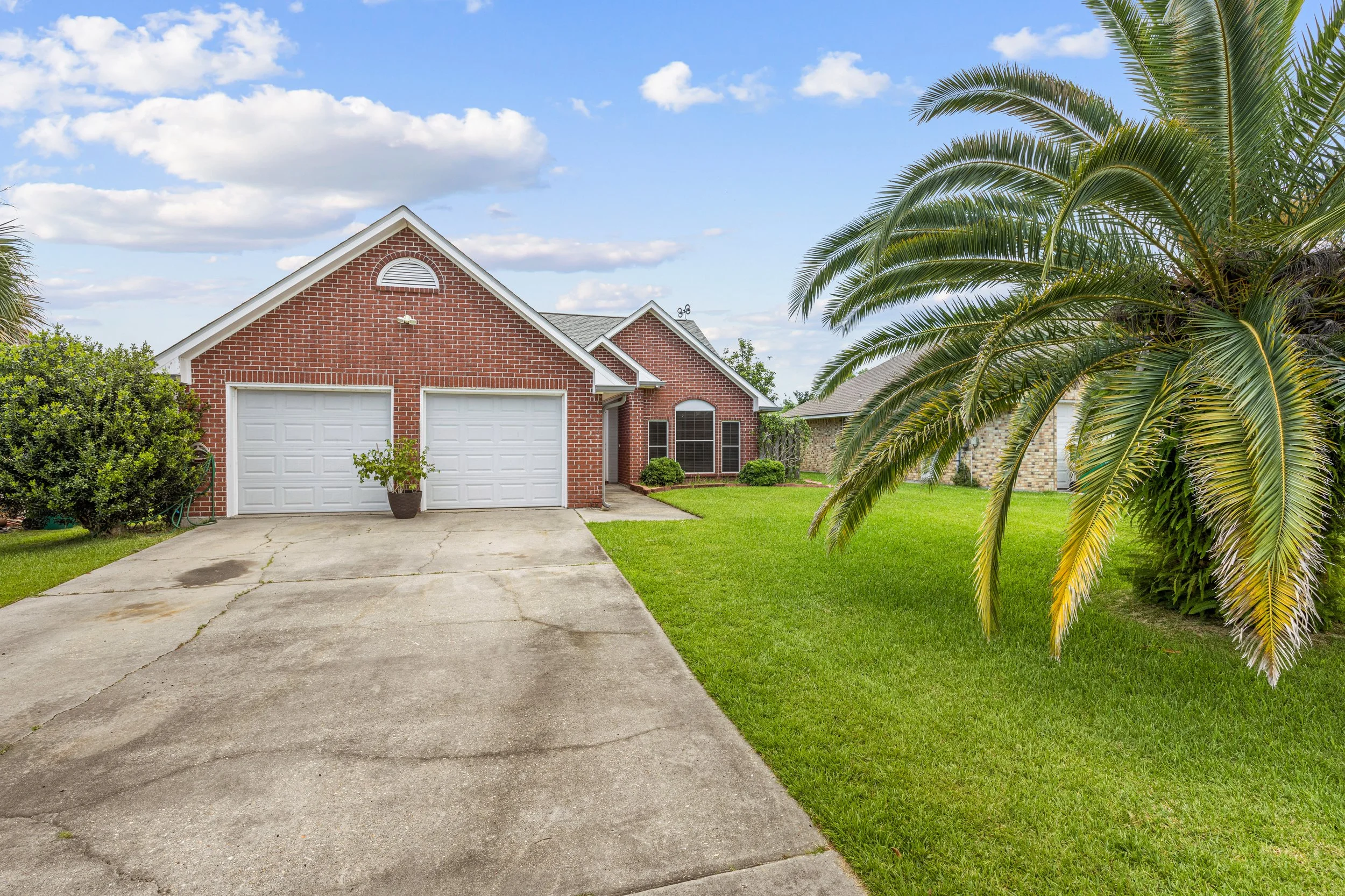 150 Moonraker Drive - 1.jpg