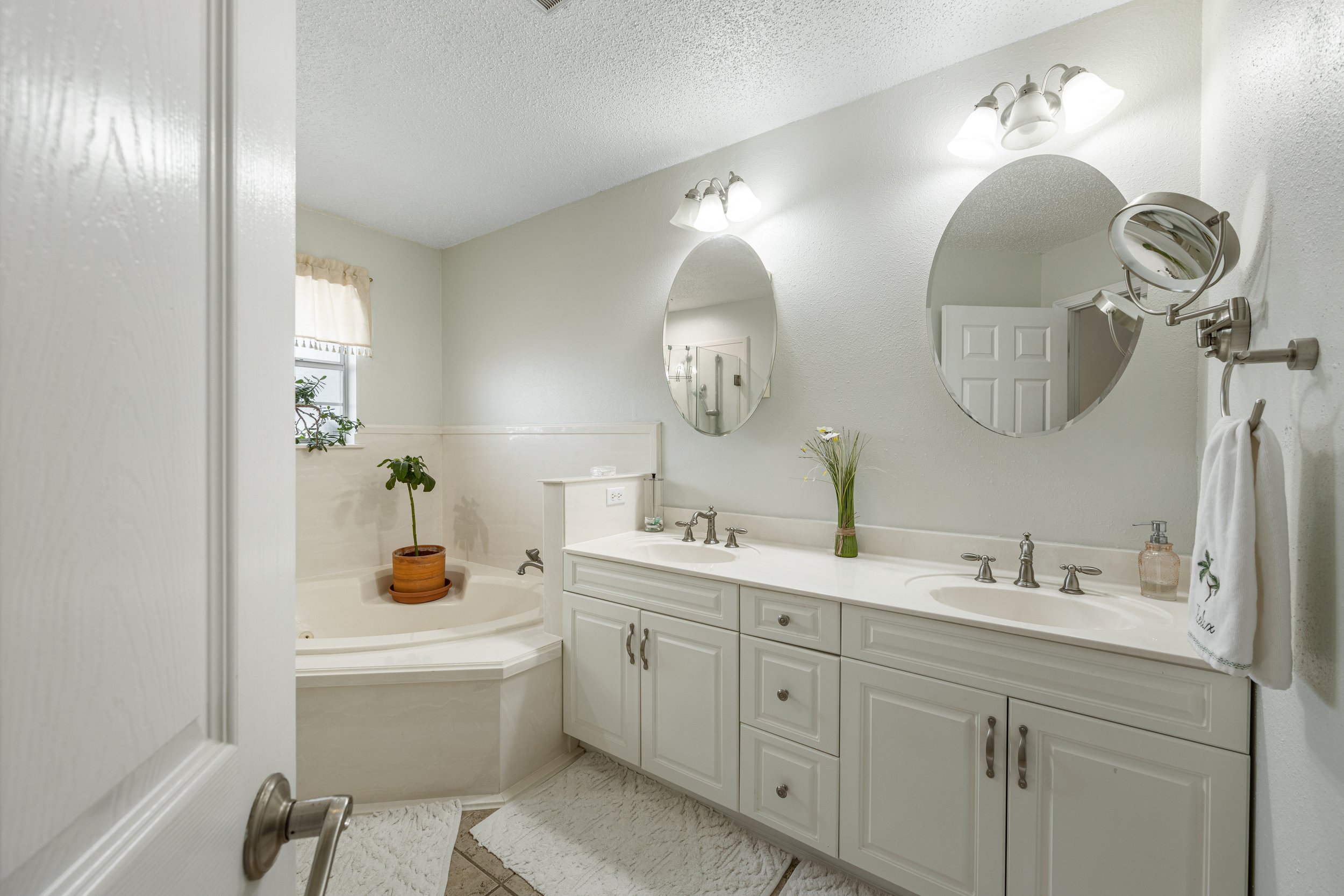 150 Moonraker Drive - 11.jpg