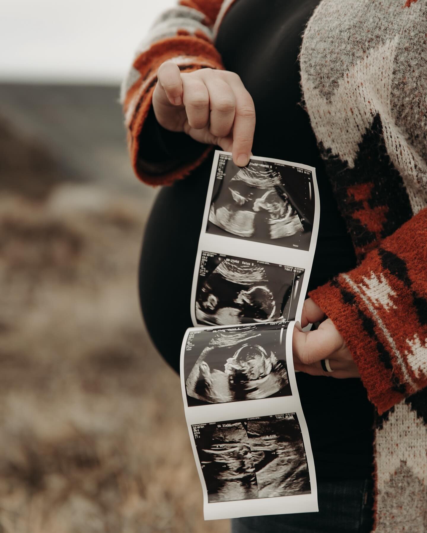 First maternity session of TWINS in the oven! 👶🏼👶🏼💙🩷

We got lucky with a bit of sunshine this evening after battling Mother Nature the last couple weeks. So happy we got this session in before it started snowing 🥶

So excited for the Forsberg