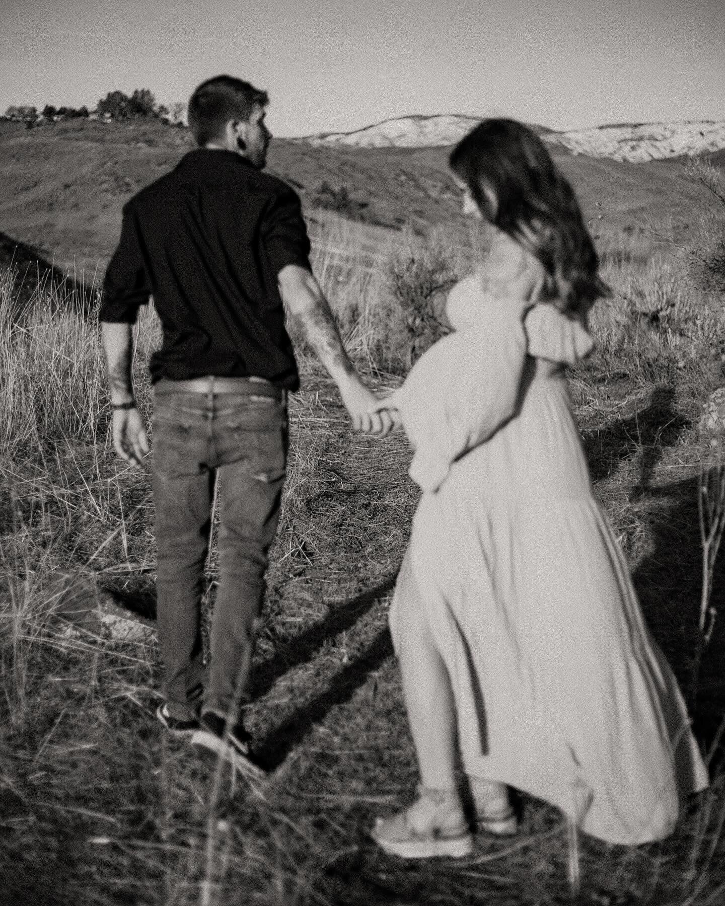 Am I sharing more of the pics from this session? Yes. Yes I am. No shame because I&rsquo;m just obsessed with sooo many of these shots 😍

Sent this gallery off to the Greenwood&rsquo;s today! 🙌🏼

Can&rsquo;t wait to meet little babe in the next co