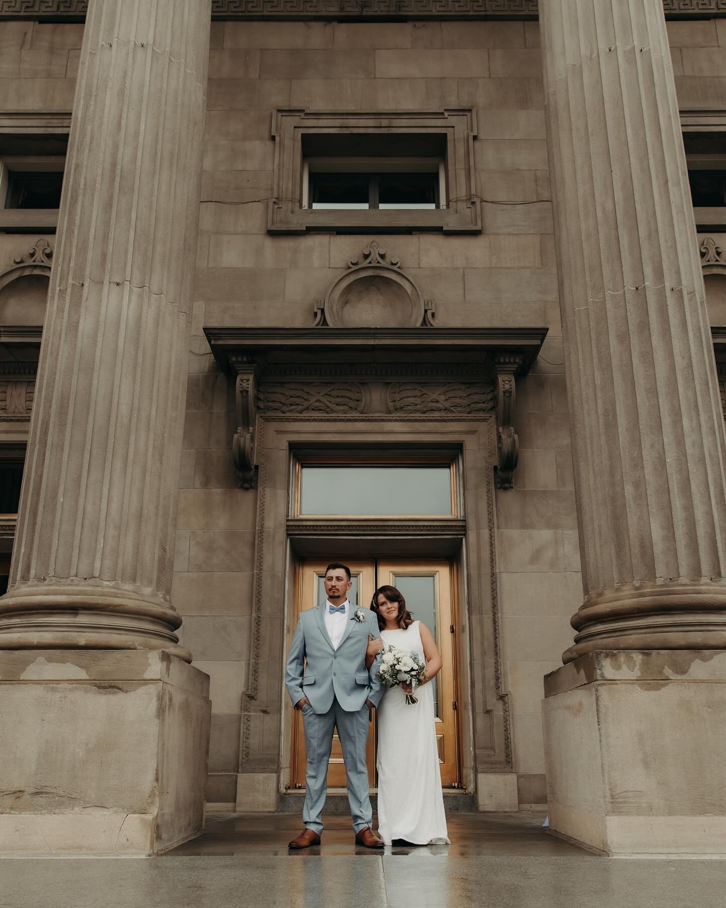 It&rsquo;s been on my bucket list to shoot at the capital building, and thanks to @meganlynn.lo, not only did I get to shoot there, I got to shoot their freaking elopement! 😍😍😍

What a special, intimate moment I had the honor of capturing 🥹 congr