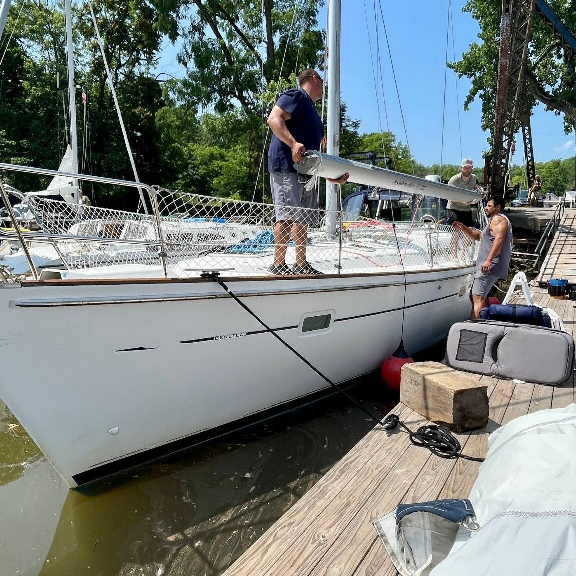 Before we can enter the Erie Canal, we need to lower our mast. Otherwise, there are a couple of bridges we won&rsquo;t fit under! 

After Independence Day, we stopped at Hop-o-Nose Marina in Catskill, NY to unstep our mast. 

The crane used to lower 