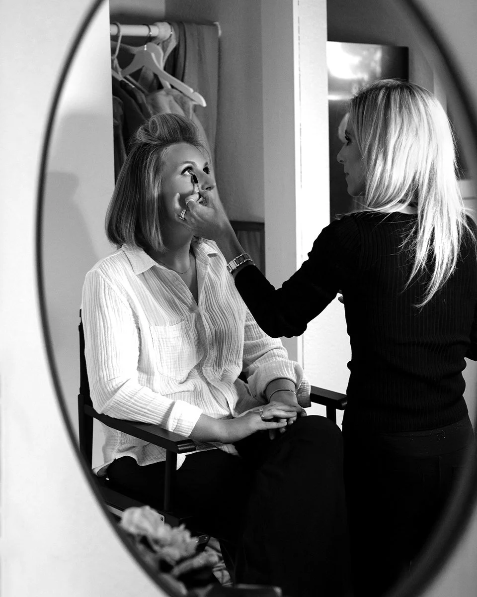 We love when Jacqueline with @perfectingfacesbyjackie  and @jjbridalartistry  works her magic, pampering and enhancing the natural beauty of our clients 💛✨
@littleladystudio 
#professionalhairandmakeup #headshotphotographer #headshotphotoshoot #fl