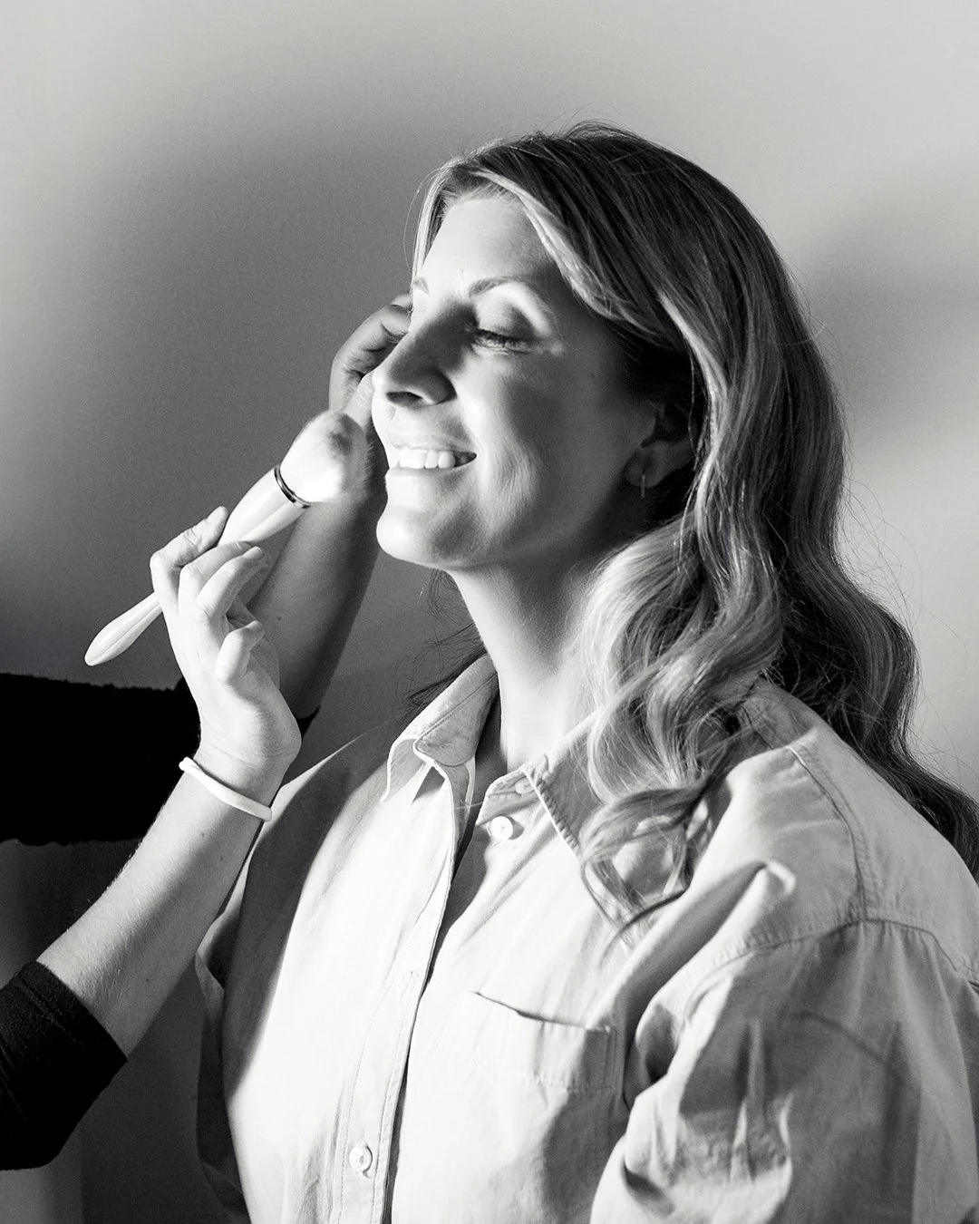 A little BTS with ANGELA! 
Angela and I have been in touch for over a year, and we finally made her headshot session happen. I’m so happy we did, she was absolutely delightful to have in the studio!
A big thank you to Isabel with @jjbridalart