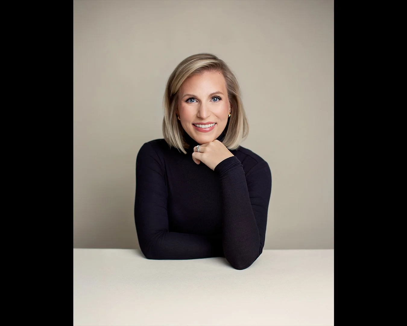 More from Caryn's Headshot session 🤍🖤
Caryn was looking for something polished and professional, yet still approachable and warm. We chose soft neutrals paired with classic black and white to keep her look timeless.
Before our session, she mentio