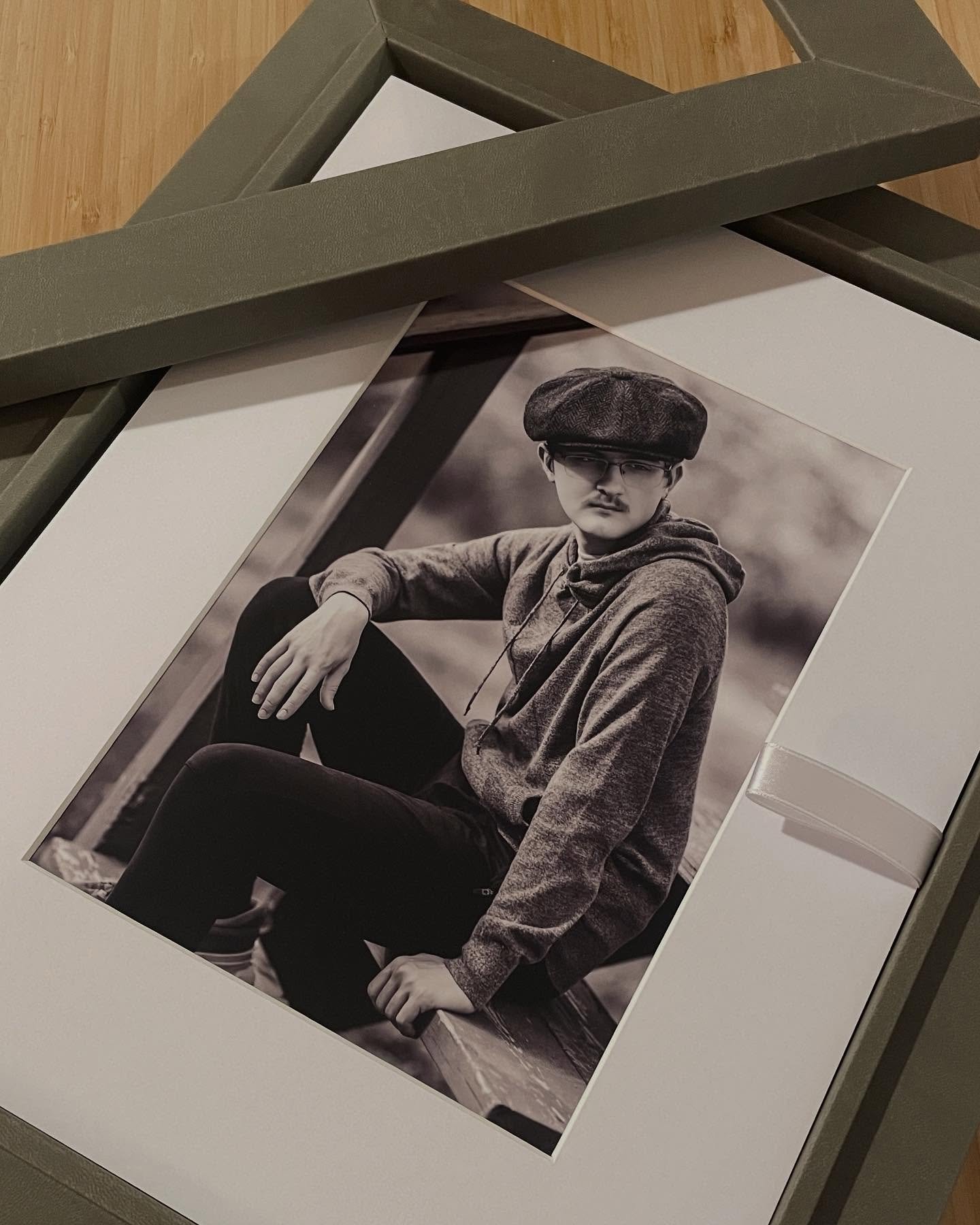 Keepsake Box / Rotational Frame Display in Smoke Gray 🩶

#graphistudio #keepsake