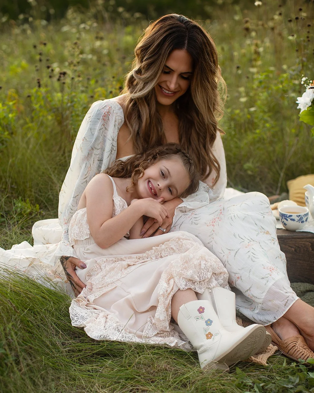 🫖🌼 A little tea party magic&hellip;

I had such a great time planning this session with Corinne and Camilla. We had few laughable tea-set options along the way 😂, but we finally found the perfect one, thanks to my good friend&rsquo;s mama, who let