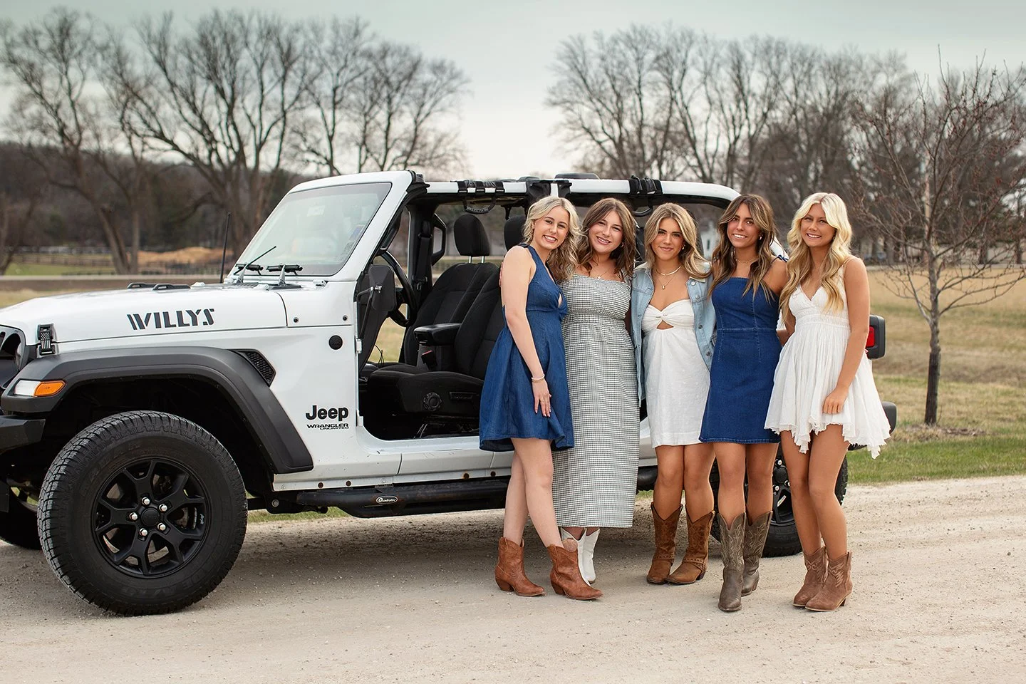 Kade-n-Kian-Photography_HighSchoolSenior_Group_Jeep15.jpg