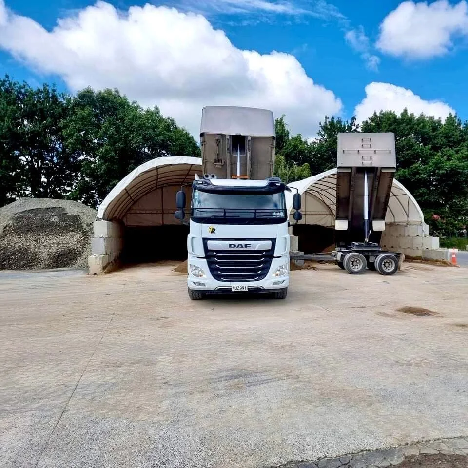 Double jack into each bin 😎
JB on point!!!!
Its a happy Monday @gapandfillnz

#onfire #perfection #skillz #makingyourjobeasier #team #GNF #GNFaggregates #urbanquarries #gapandfillnz #hamiltoncitynz